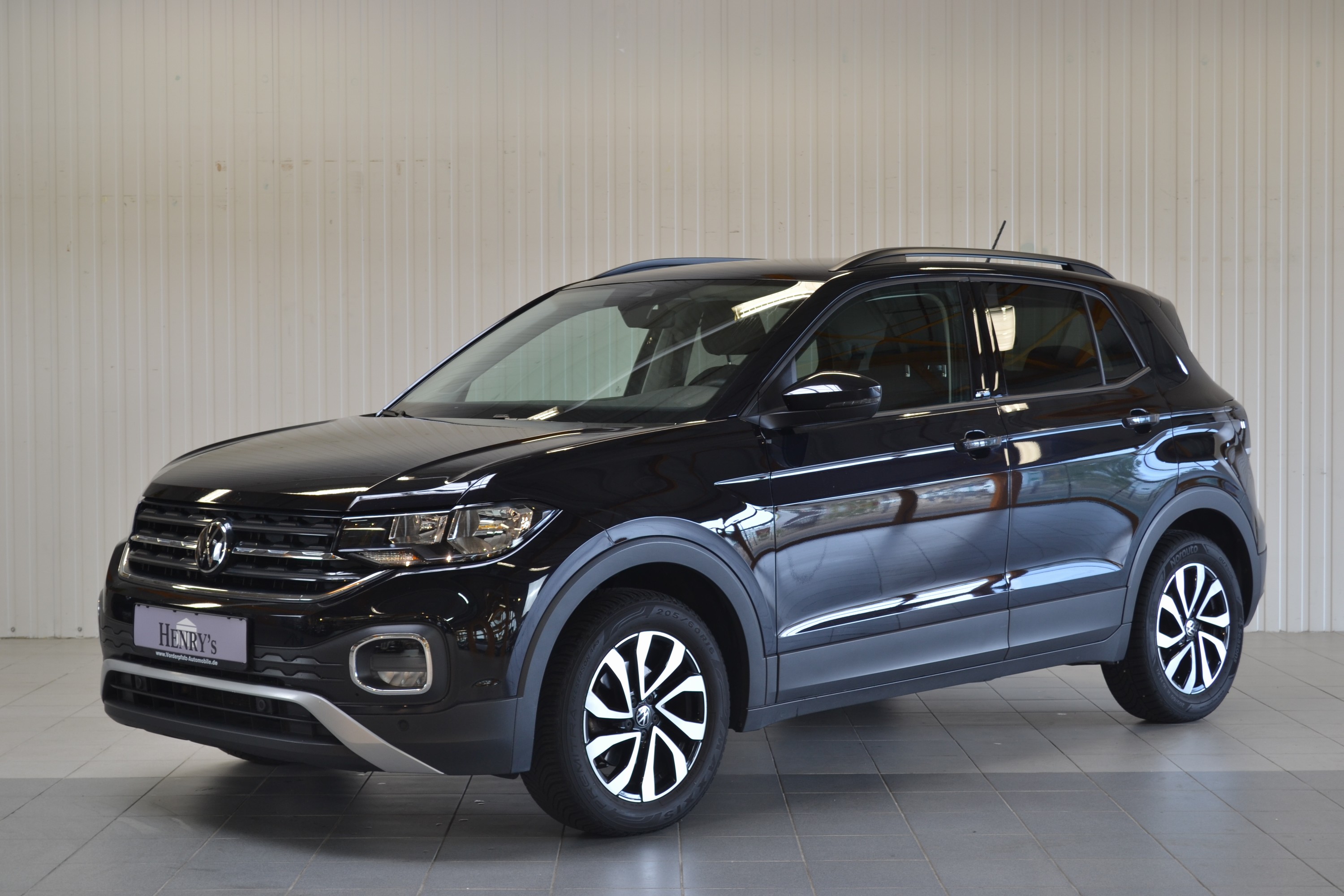 Detail b: Volkswagen T-Cross 1.0 TSI, EZ 01/2022, 2.Hand, Laufleistung 67.300km, 81kW/110PS, Automatikgetriebe, Sonderausstattung - Audio-Navigationssystem ...