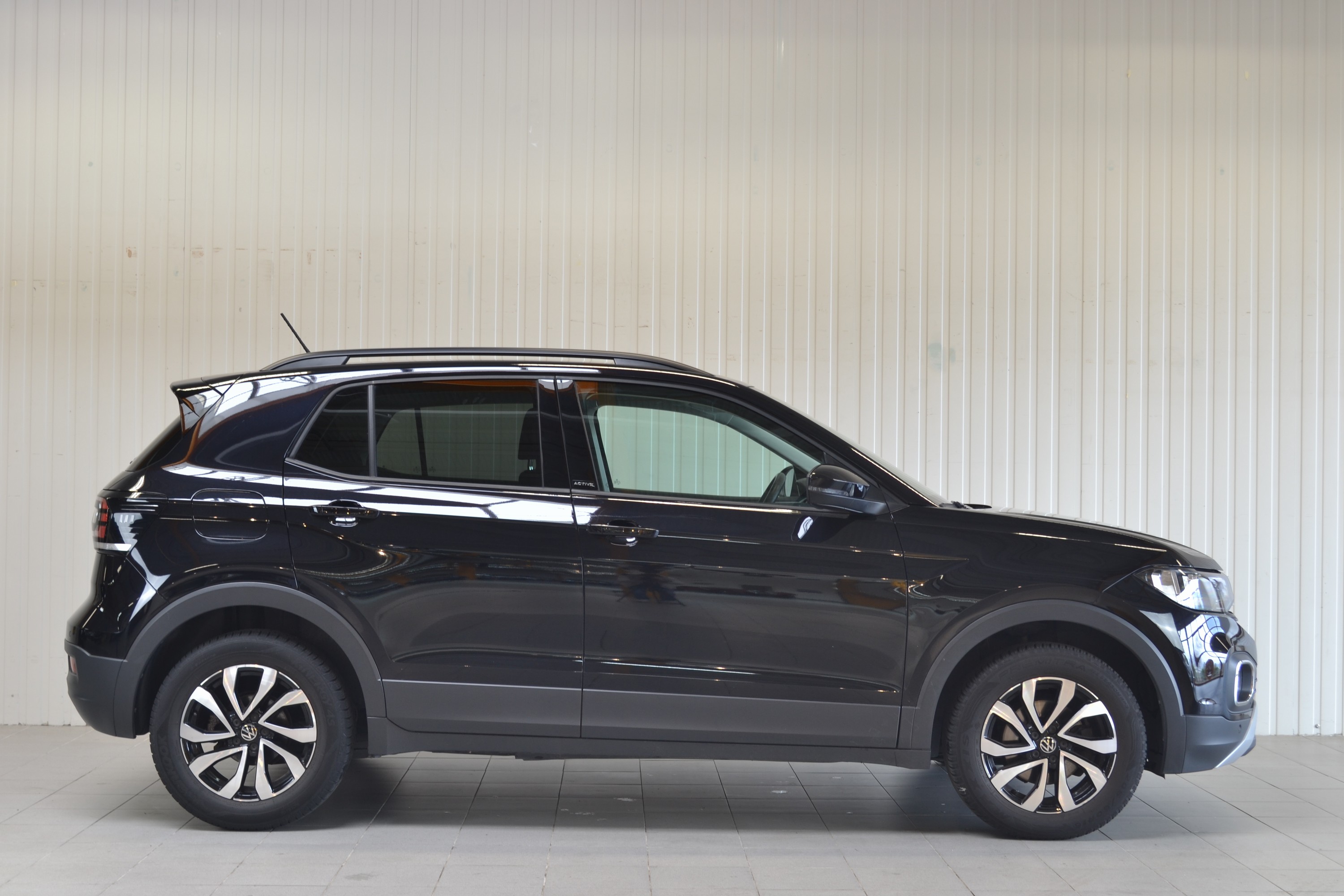 Detail c: Volkswagen T-Cross 1.0 TSI, EZ 01/2022, 2.Hand, Laufleistung 67.300km, 81kW/110PS, Automatikgetriebe, Sonderausstattung - Audio-Navigationssystem ...