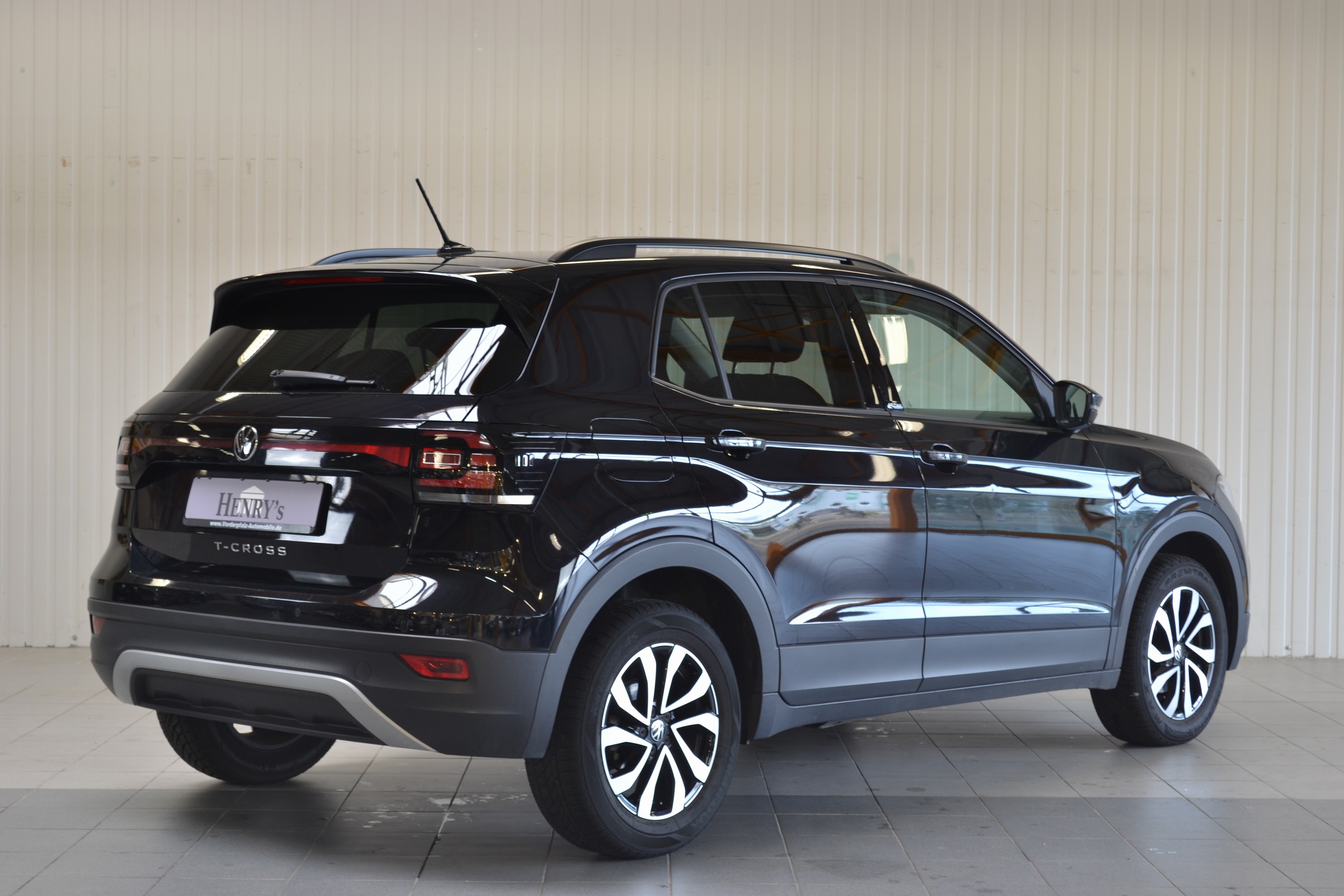 Detail e: Volkswagen T-Cross 1.0 TSI, EZ 01/2022, 2.Hand, Laufleistung 67.300km, 81kW/110PS, Automatikgetriebe, Sonderausstattung - Audio-Navigationssystem ...