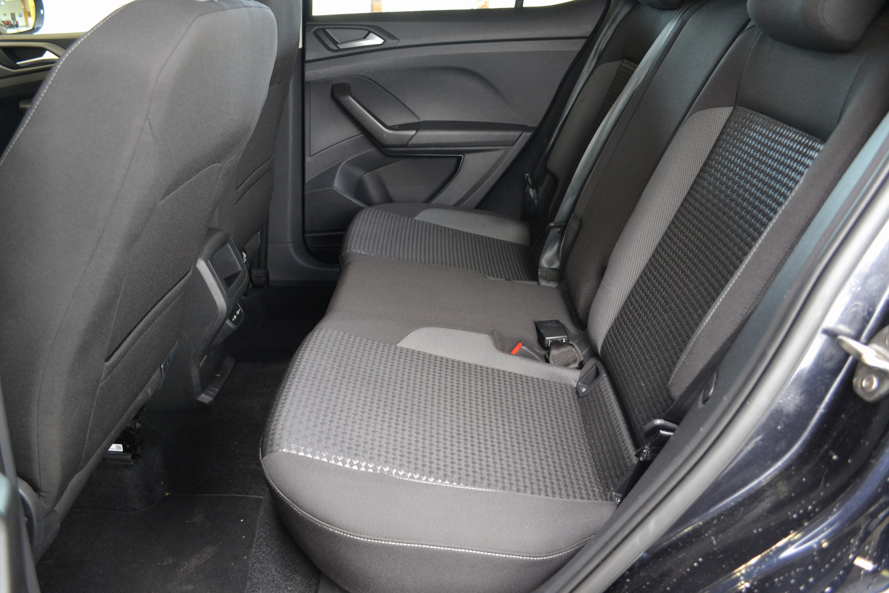Detail j: Volkswagen T-Cross 1.0 TSI, EZ 01/2022, 2.Hand, Laufleistung 67.300km, 81kW/110PS, Automatikgetriebe, Sonderausstattung - Audio-Navigationssystem ...