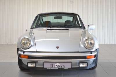 26735668a - Porsche 930 Turbo, chassis number: 9307700060, engine number: 6770053, year of manufacture 09/1976, mileage approximately 157.767 km, historic registration, 260 hp, 6-cylinder, manual transmission, silver exterior, black leather interior, equipped with air conditioning and electric sunroof. Originally delivered by Porsche Düsseldorf in Germany, it comes with the Porsche Certificate of Authenticity. This vehicle is a coveted UR- TURBO and one of only 644 produced in 1976. A Classic Data assessment from 2014/15 documents and evaluates the full restoration, including: body, paintwork, interior, fuel supply, engine, transmission, axles, brakes, electrics, wheels and tires, glass, chrome, and seals, achieving a condition rating of 1.75. Since 2017, it has been part of a private collection and has been driven less than 1,500 km in the past 7 years