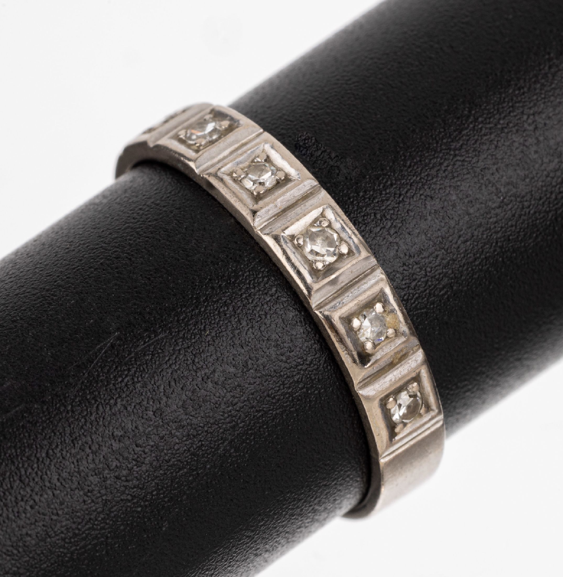 14 kt Gold Diamant-Ring, WG 585/000 gepr., 7 8/8-Diamanten zus. ca. 0.12 ct Weiß/si, RW 58, ca. 3.2 g