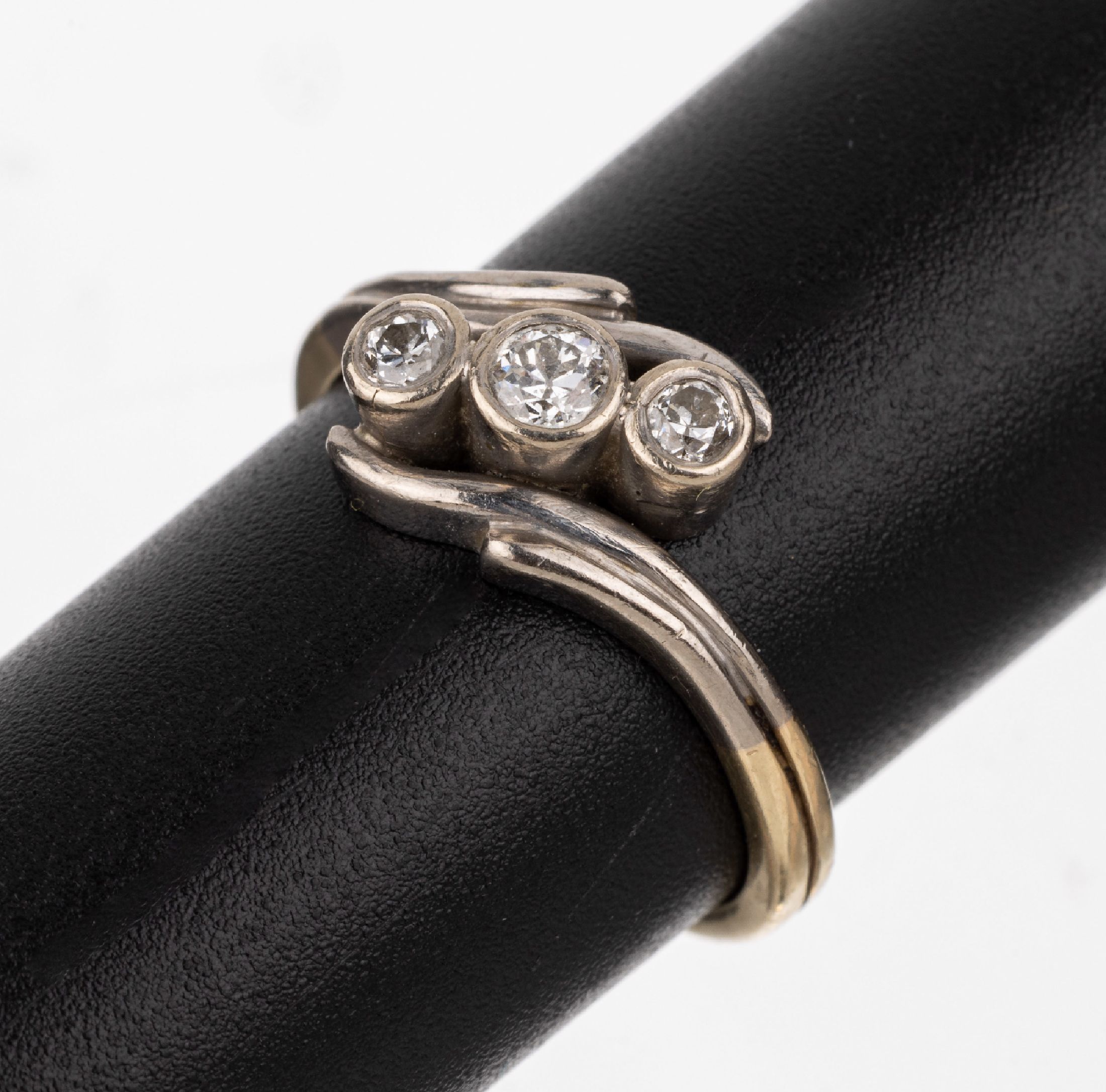 14 kt Gold Diamant-Ring, GG 585/000, Ringkopf Platin, 3 Altschliffdiamanten zus. ca. 0.16 ct Weiß/si-p 1, RW 52, ca. 3.6 g