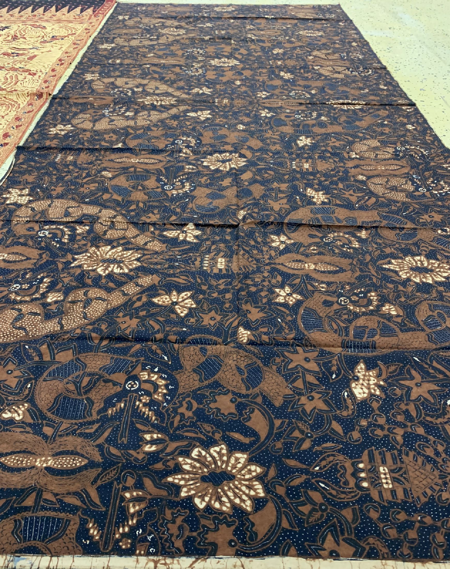 Detail c: 2 Kain Pajang Solo , Sumatra, um 1960/70 , Baumwoll Batik, ca. 250 x 107cm cm, EHZ: 1-2, kleine Reparatur