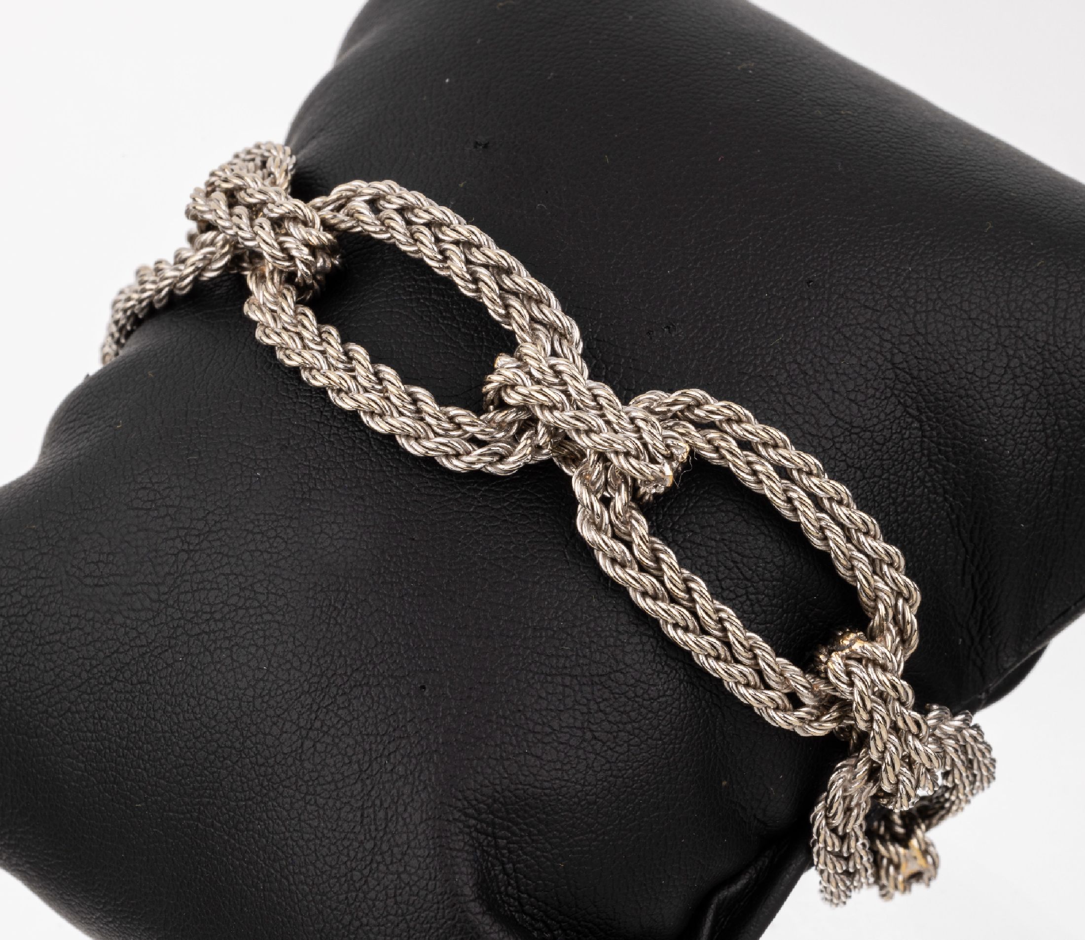 18 kt Gold Armband, WG 750/000, länglich ovale Glieder, gekordelt, L. ca. 18.5 cm, Kastenschloss mit 2 Sicherheitsachten, ca. 43.9 g, Meistermarke ...