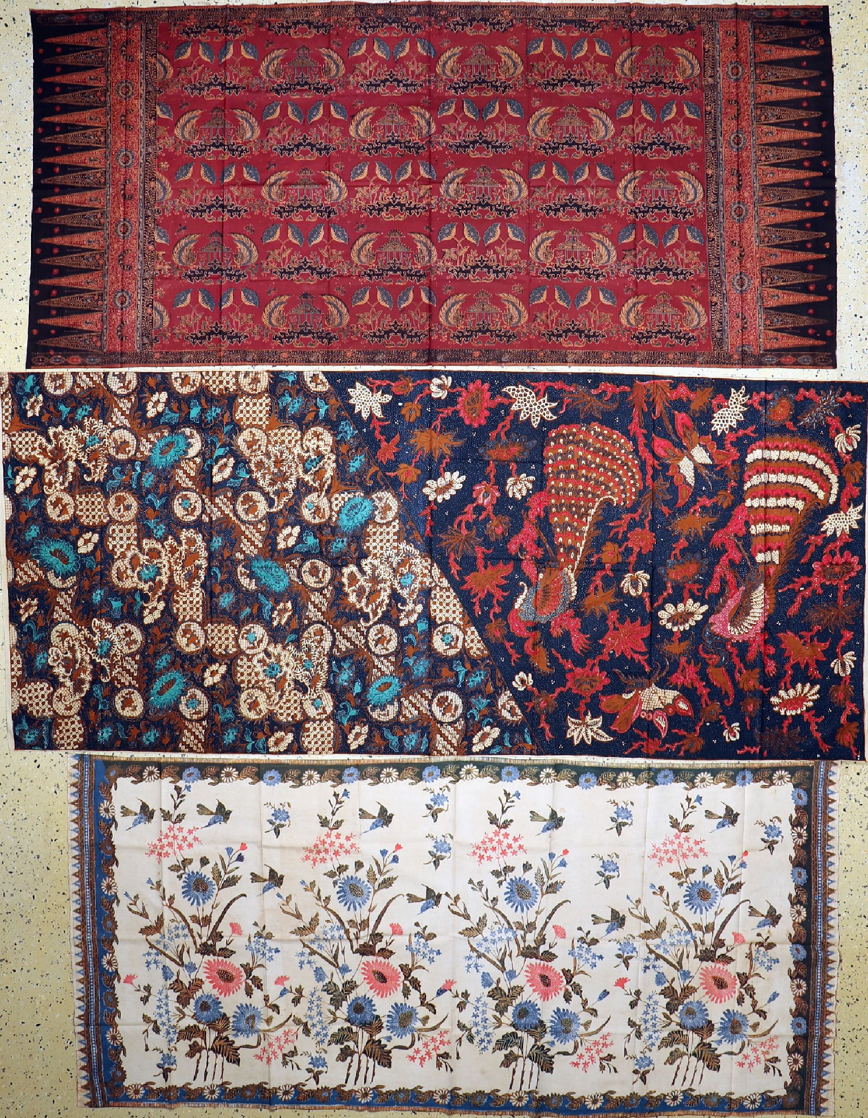 3 Kain Pajang Solo, Sumatra, um 1960/70, Baumwoll Batik, ca. 240 x 107 cm, EHZ: 2, minimal Löcher/Flecken