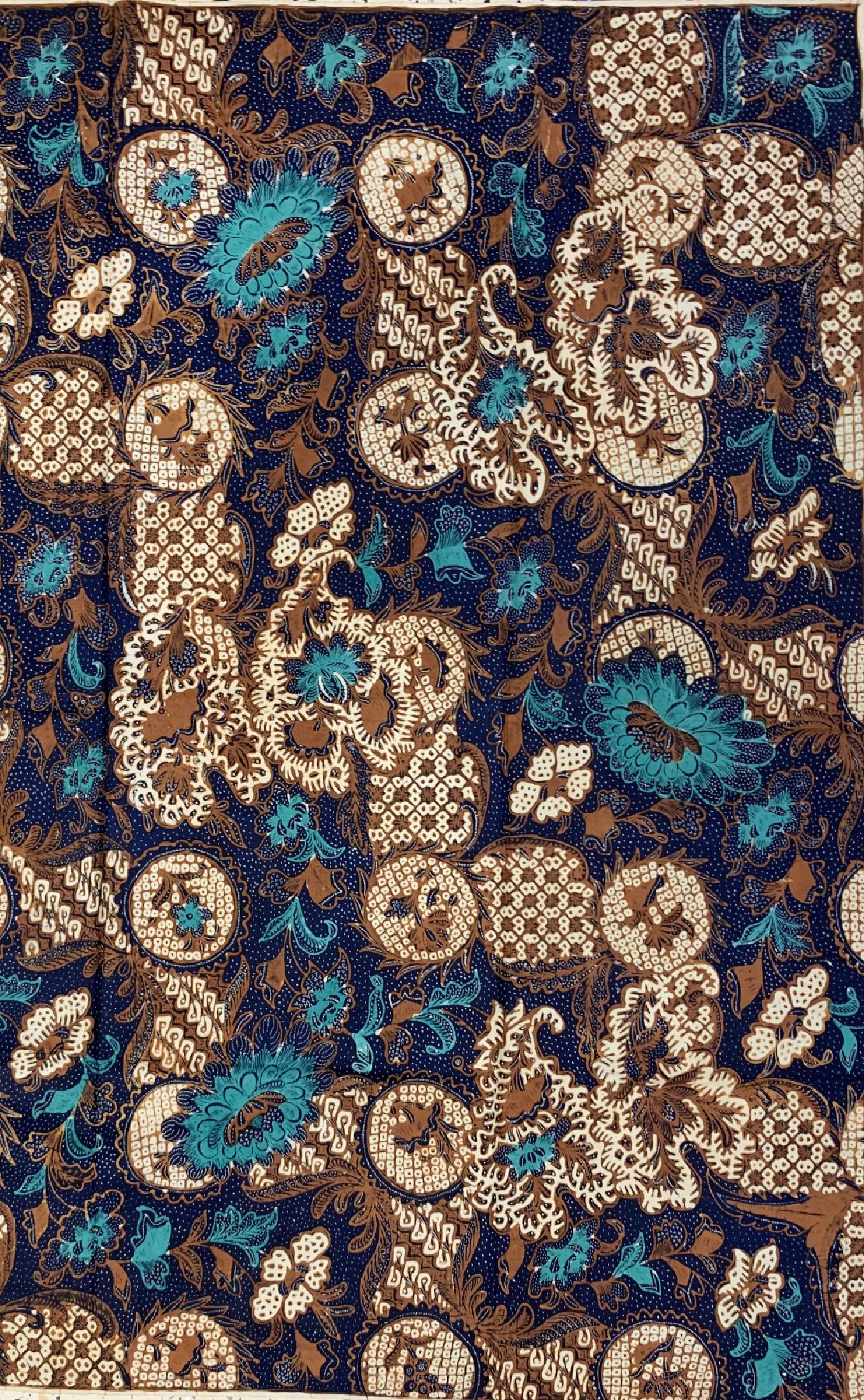 Detail c: 3 Kain Pajang Solo, Sumatra, um 1960/70, Baumwoll Batik, ca. 240 x 107 cm, EHZ: 2, minimal Löcher/Flecken
