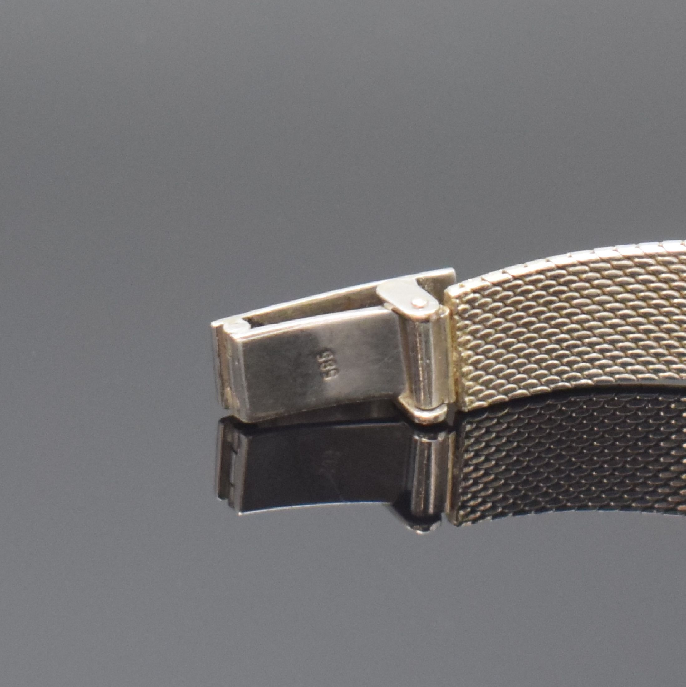 Detail b: JUNGHANS Damenarmbanduhr in WG 585/000, Deutschland um 1970, Handaufzug, Boden aufgedr., silb. Zifferbl. m. aufges. Std.- Ind., geschw. Zeiger, Kal. ...