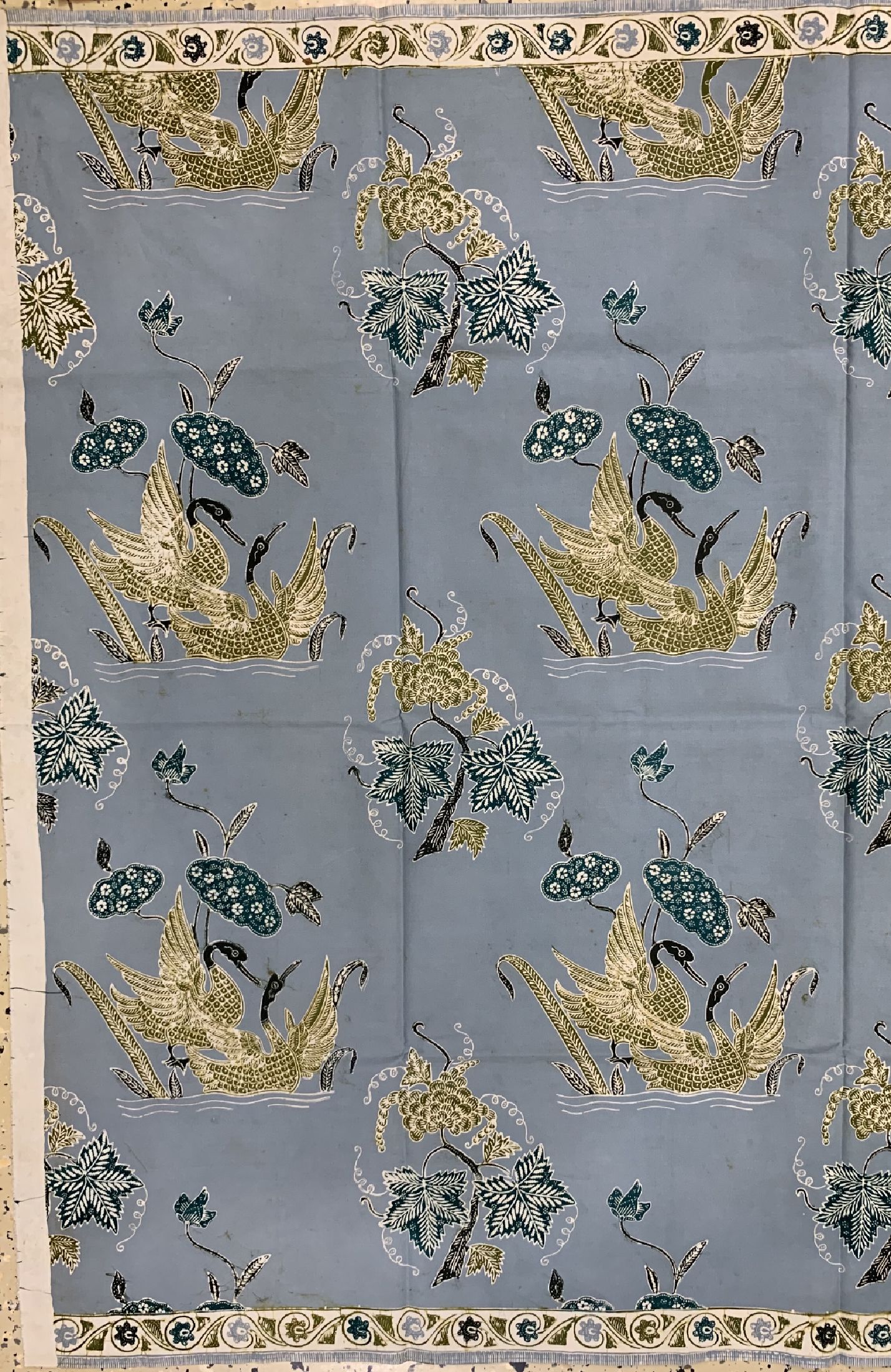 Detail b: 2 Cirebon Kain Pajang, Sumatra, um 1960/70,Baumwoll Batik, ca. 265 x 105 cm,(fleckig), ca. 240 x 105 cm, EHZ: 1-2