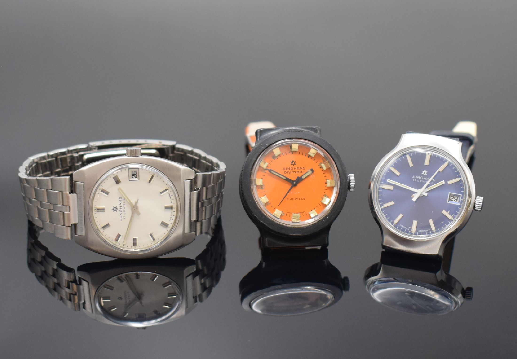 Konvolut aus 3 Junghans Herrenarmbanduhren, Deutschland 1970er Jahre, alle Handaufzug, alle 17 St., 1 x verschr. Edelstahlgeh. an neutr. Gliederband, ...