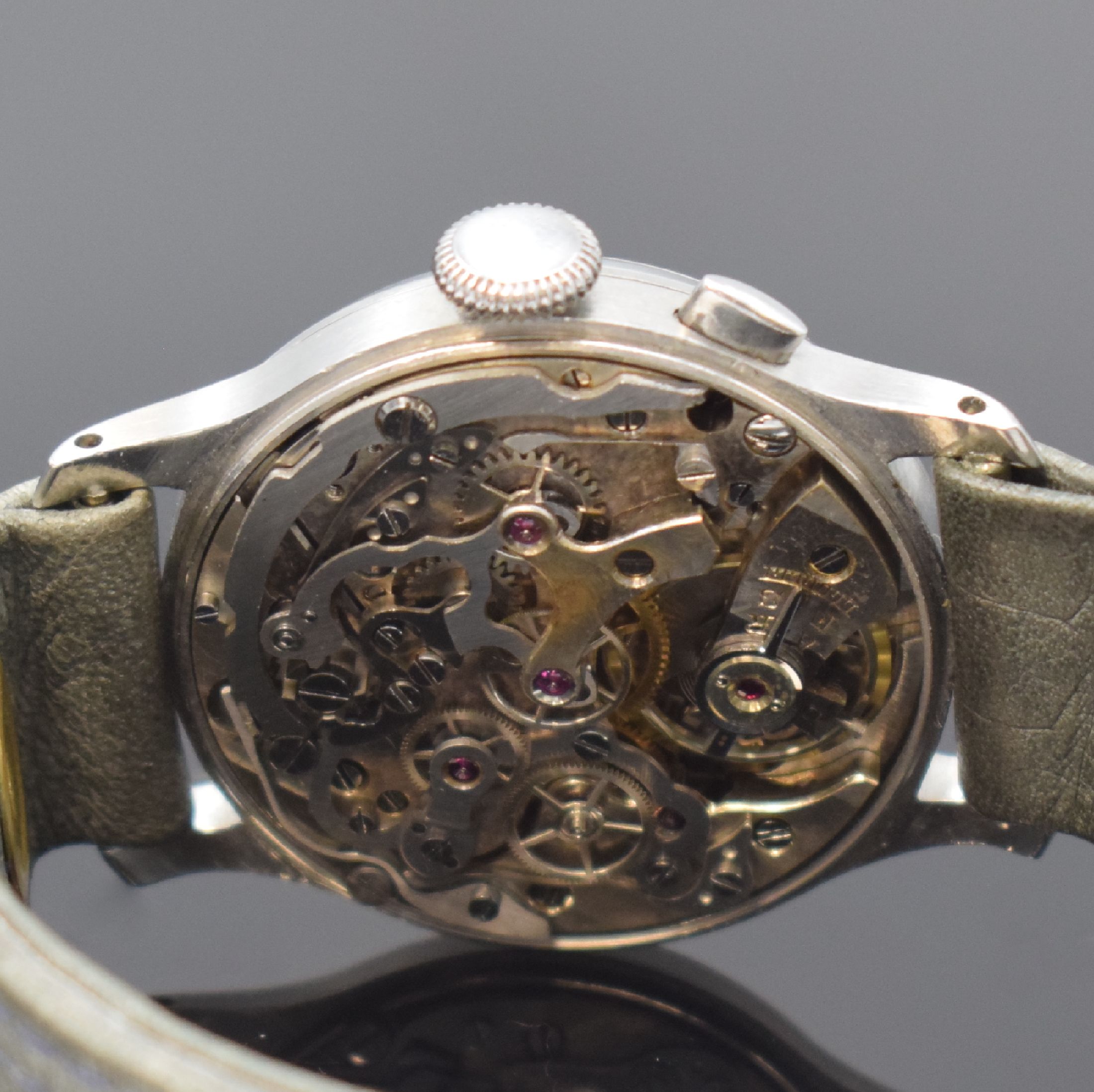 Detail d: HEUER früher Eindrücker-Schaltradchronograph in Stahl, Handaufzug, Schweiz um 1938, 3- teil. Geh., Boden und Glasrand aufgedr., gleichmäßig ...