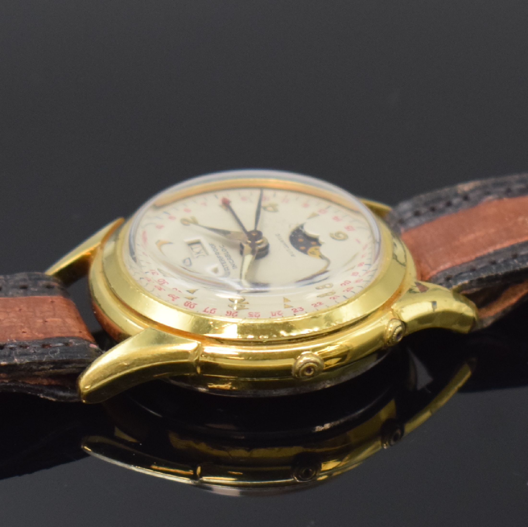 Detail c: ARSA Herrenarmbanduhr mit Vollkalenderanzeige, Automatik, Schweiz um 1950, verg. Geh., Boden verschr., silb. Zifferbl., Anz. v. Std., Min., ...
