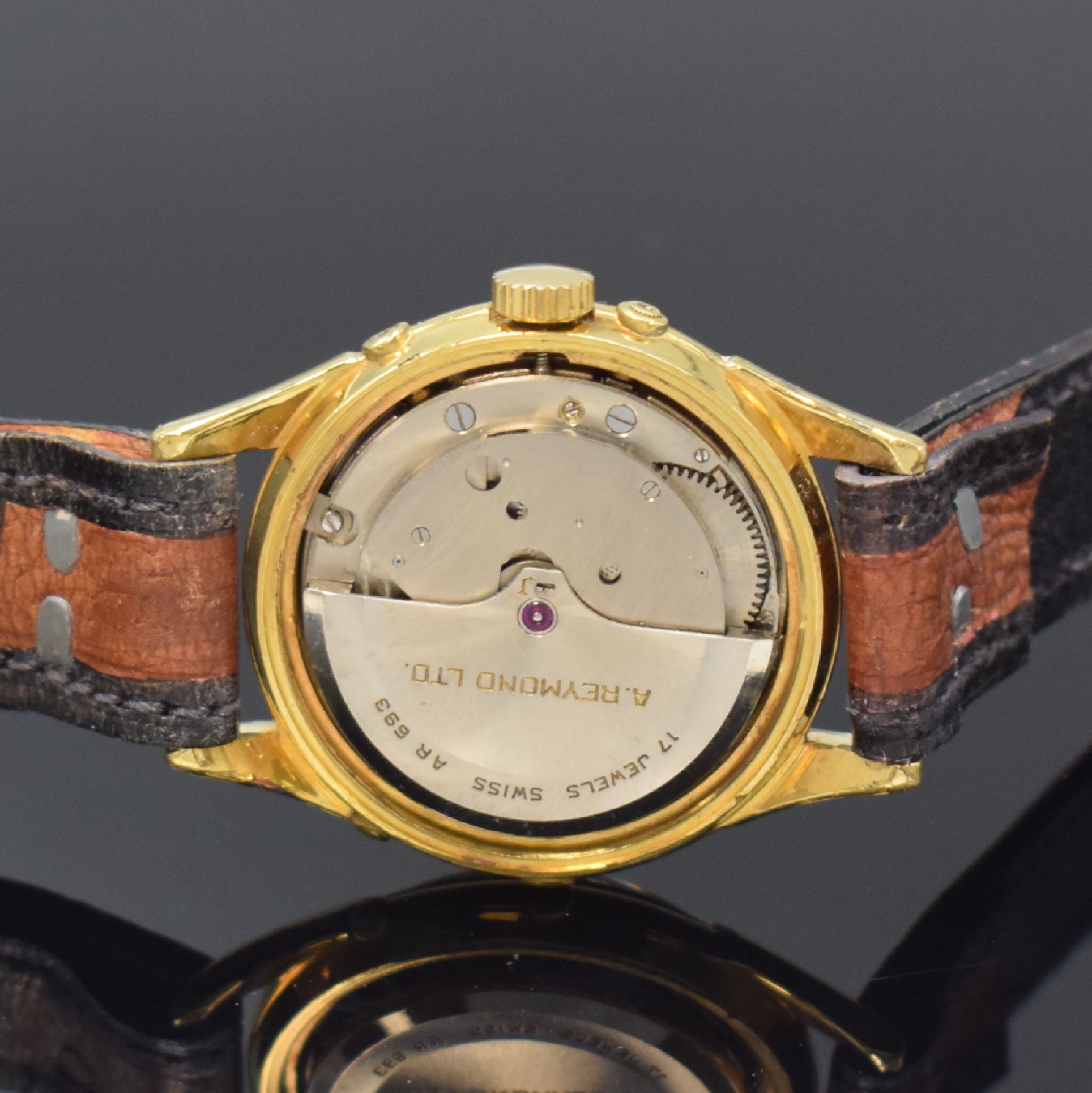 Detail e: ARSA Herrenarmbanduhr mit Vollkalenderanzeige, Automatik, Schweiz um 1950, verg. Geh., Boden verschr., silb. Zifferbl., Anz. v. Std., Min., ...