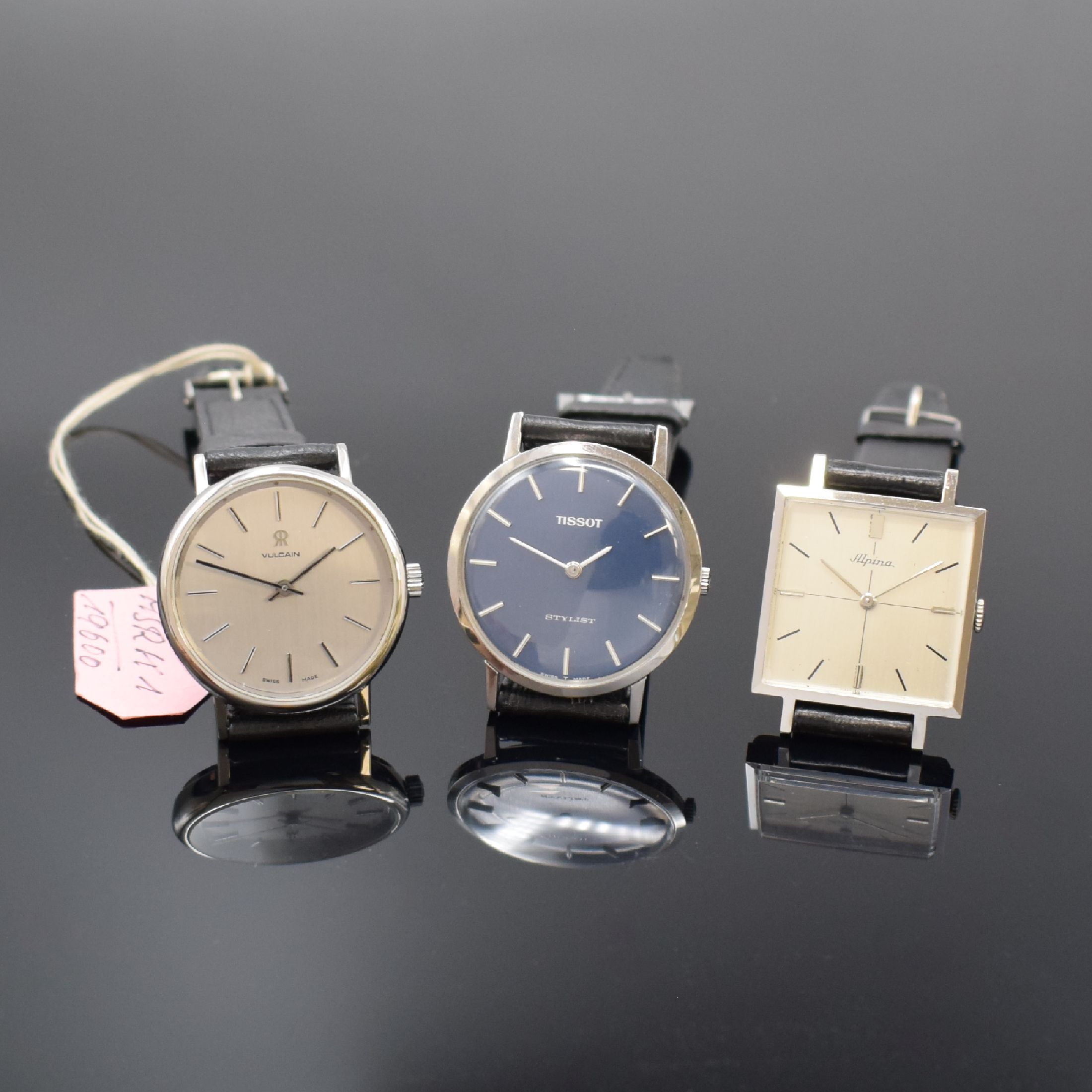 Konvolut 3 Herrenarmbanduhren, alle Handaufzug, Schweiz um 1960, Böden aufgedr., 1 x Revue Thommen Vulcain, Kal. MSR K1, orig. Lederband, D. ca. 33 ...