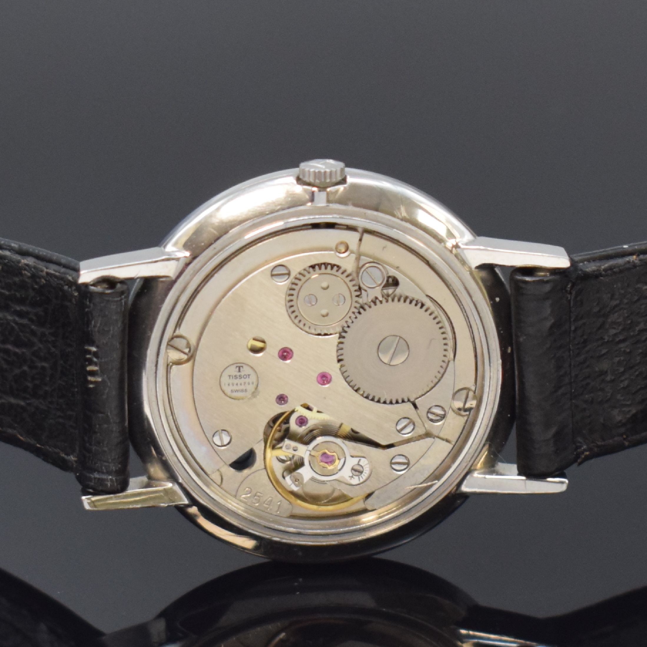 Detail e: Konvolut 3 Herrenarmbanduhren, alle Handaufzug, Schweiz um 1960, Böden aufgedr., 1 x Revue Thommen Vulcain, Kal. MSR K1, orig. Lederband, D. ca. 33 ...