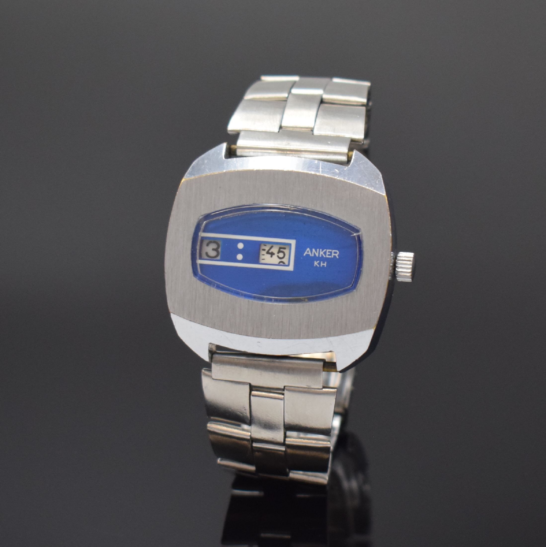 ANKER Herrenarmbanduhr mit digitaler Anzeige, Schweiz um 1970, Handaufzug, verchr. Geh., Stahlboden aufgedr., 2-farb. Zifferbl. m. digitaler Std. und ...