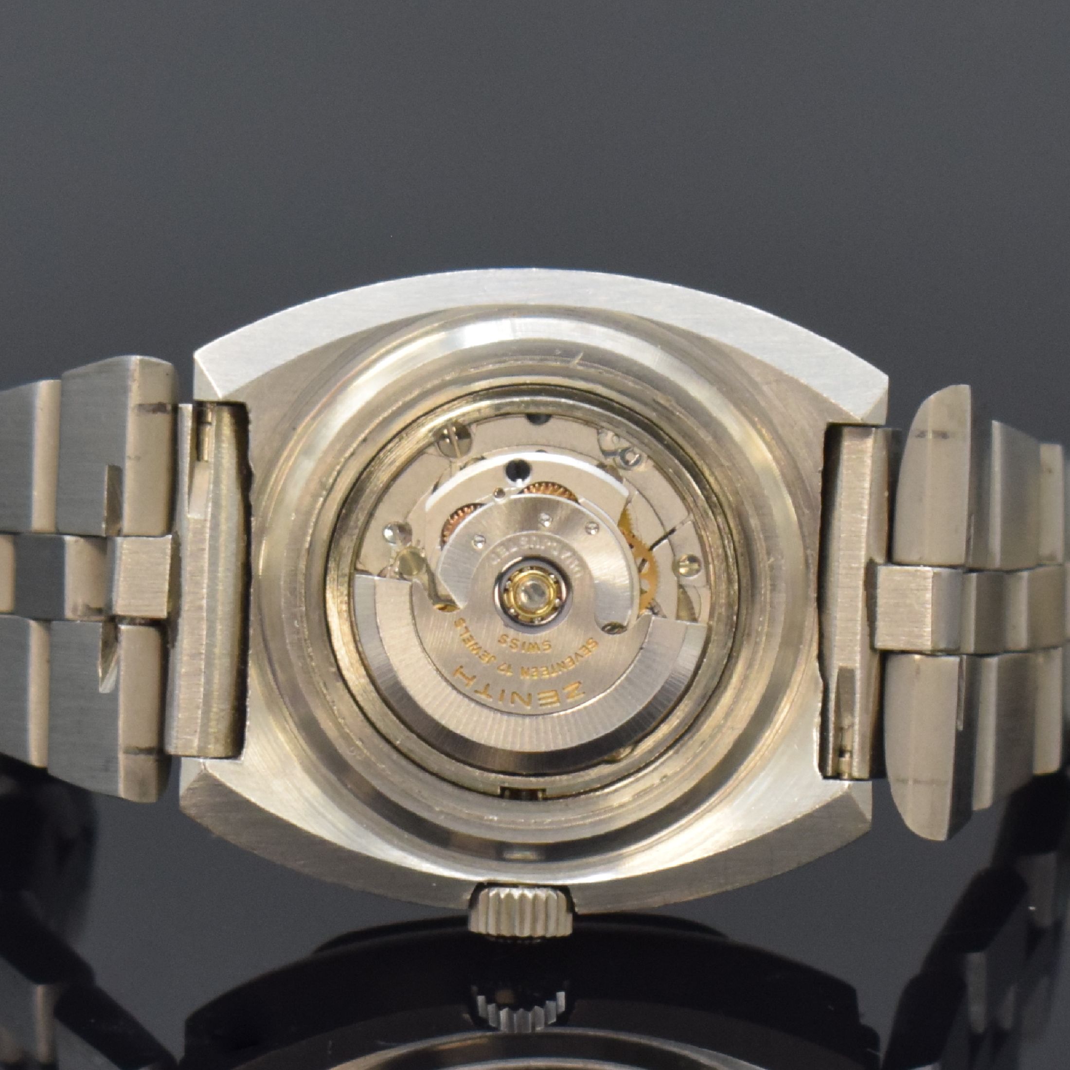 Detail i: Konvolut aus 2 Armbanduhren, beide Automatik Schweiz um 1970/80, beide Edelstahl m. verschraubten Böden, 1 x Zenith, orig. Gliederband, blaues ...