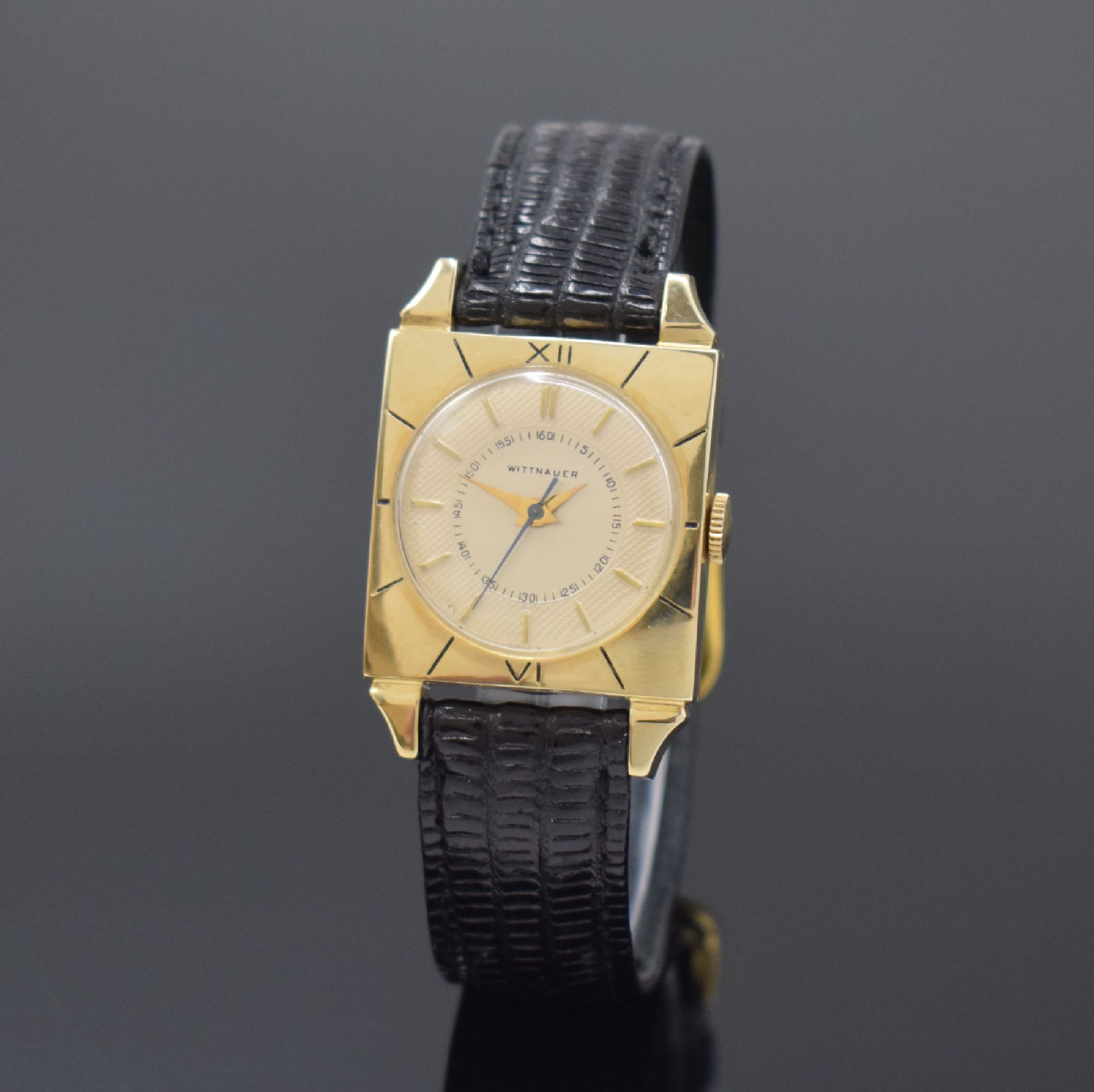 WITTNAUER rechteckige Armbanduhr in GG 14k, USA / Schweiz um 1955, Handaufzug, 2-tlg. Geh., Boden aufgedr., Lünette m. grav. röm. Std.-Zahlen u. ...