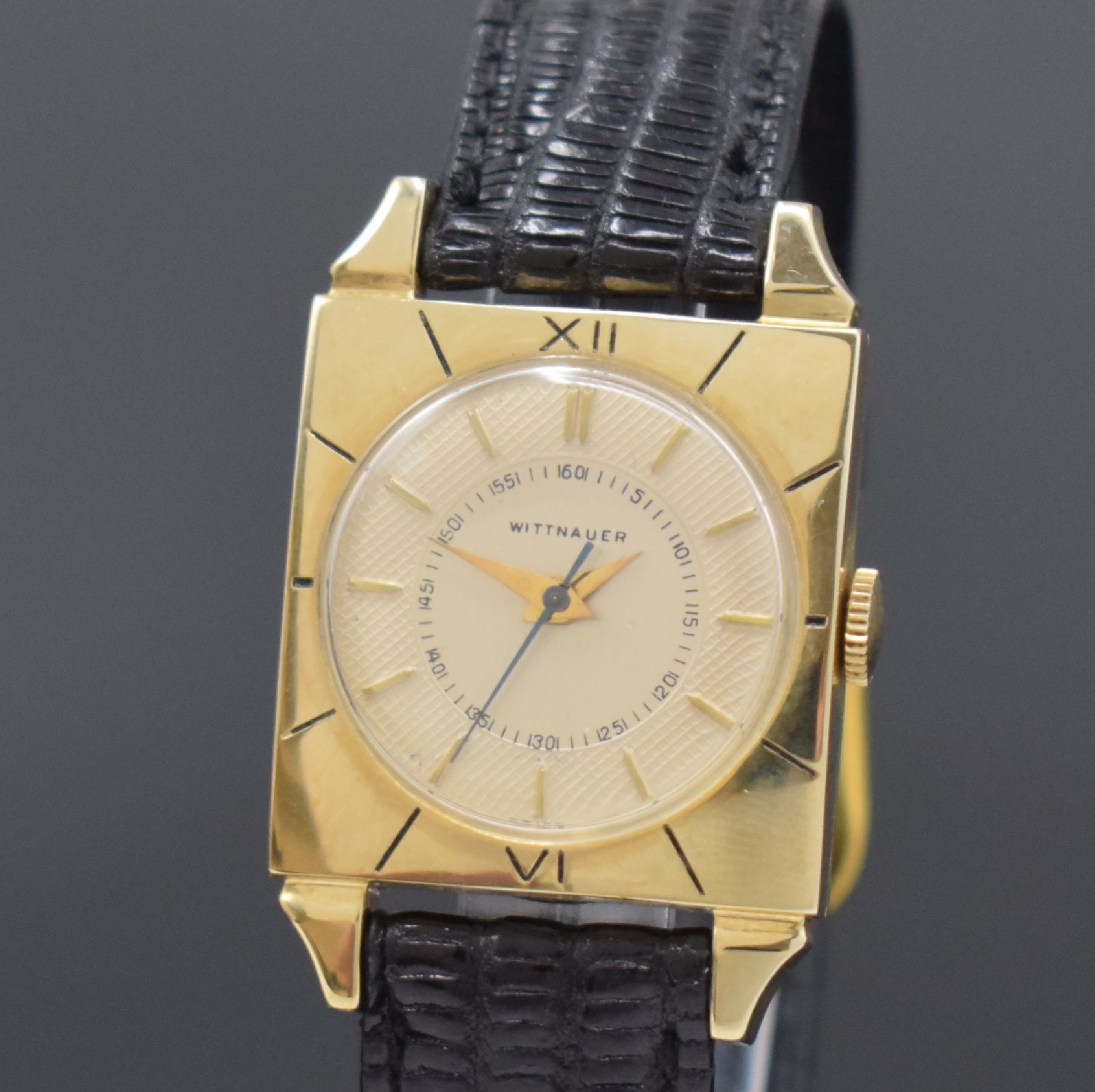Detail a: WITTNAUER rechteckige Armbanduhr in GG 14k, USA / Schweiz um 1955, Handaufzug, 2-tlg. Geh., Boden aufgedr., Lünette m. grav. röm. Std.-Zahlen u. ...