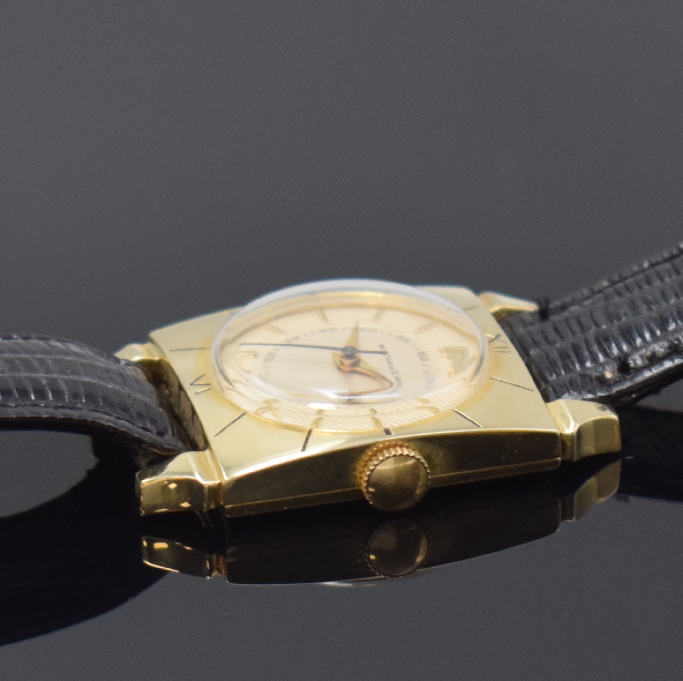 Detail b: WITTNAUER rechteckige Armbanduhr in GG 14k, USA / Schweiz um 1955, Handaufzug, 2-tlg. Geh., Boden aufgedr., Lünette m. grav. röm. Std.-Zahlen u. ...