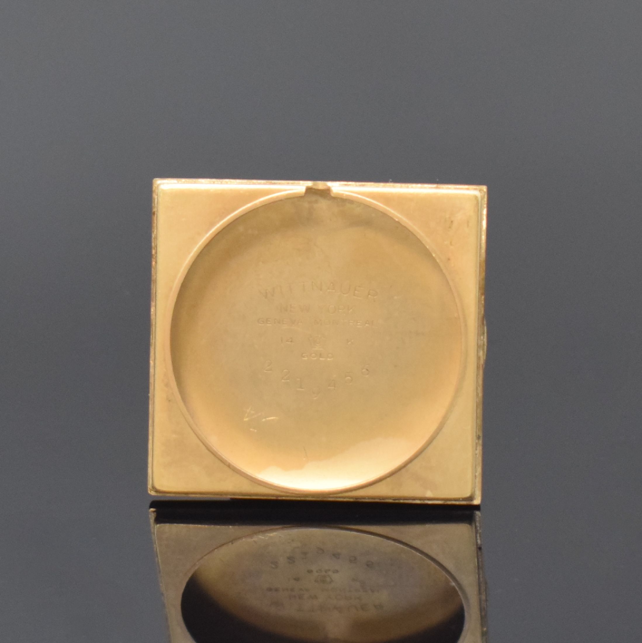Detail e: WITTNAUER rechteckige Armbanduhr in GG 14k, USA / Schweiz um 1955, Handaufzug, 2-tlg. Geh., Boden aufgedr., Lünette m. grav. röm. Std.-Zahlen u. ...