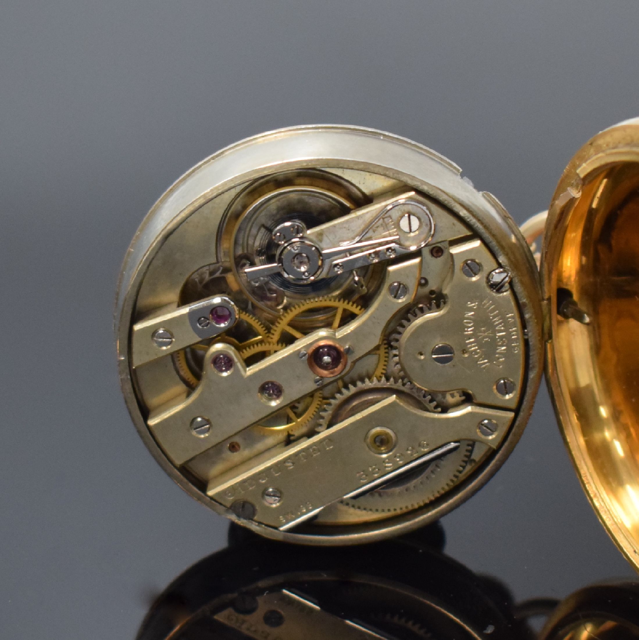 Detail d: VACHERON & CONSTANTIN offene vergoldete Taschenuhr, Schweiz um 1915, Geh. dell./besch., Glasrand verschr., Emailzifferbl. riss., arab. Zahlen, gebl. ...