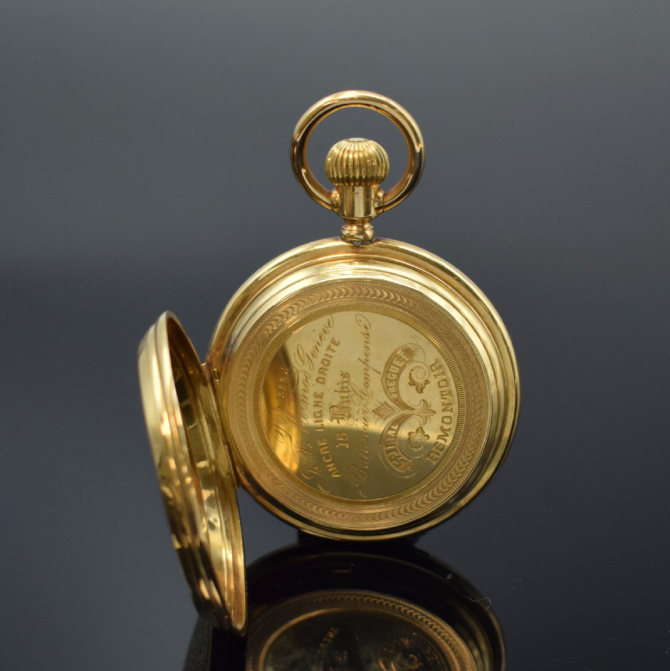 Detail e: Herrensavonette in GG 750/000, Schweiz um 1910, 3-Deckel Goldgeh. dell., grav. Sprung- u. Rückdeckel, Emailzifferbl. riss., röm. Zahlen, gold. ...