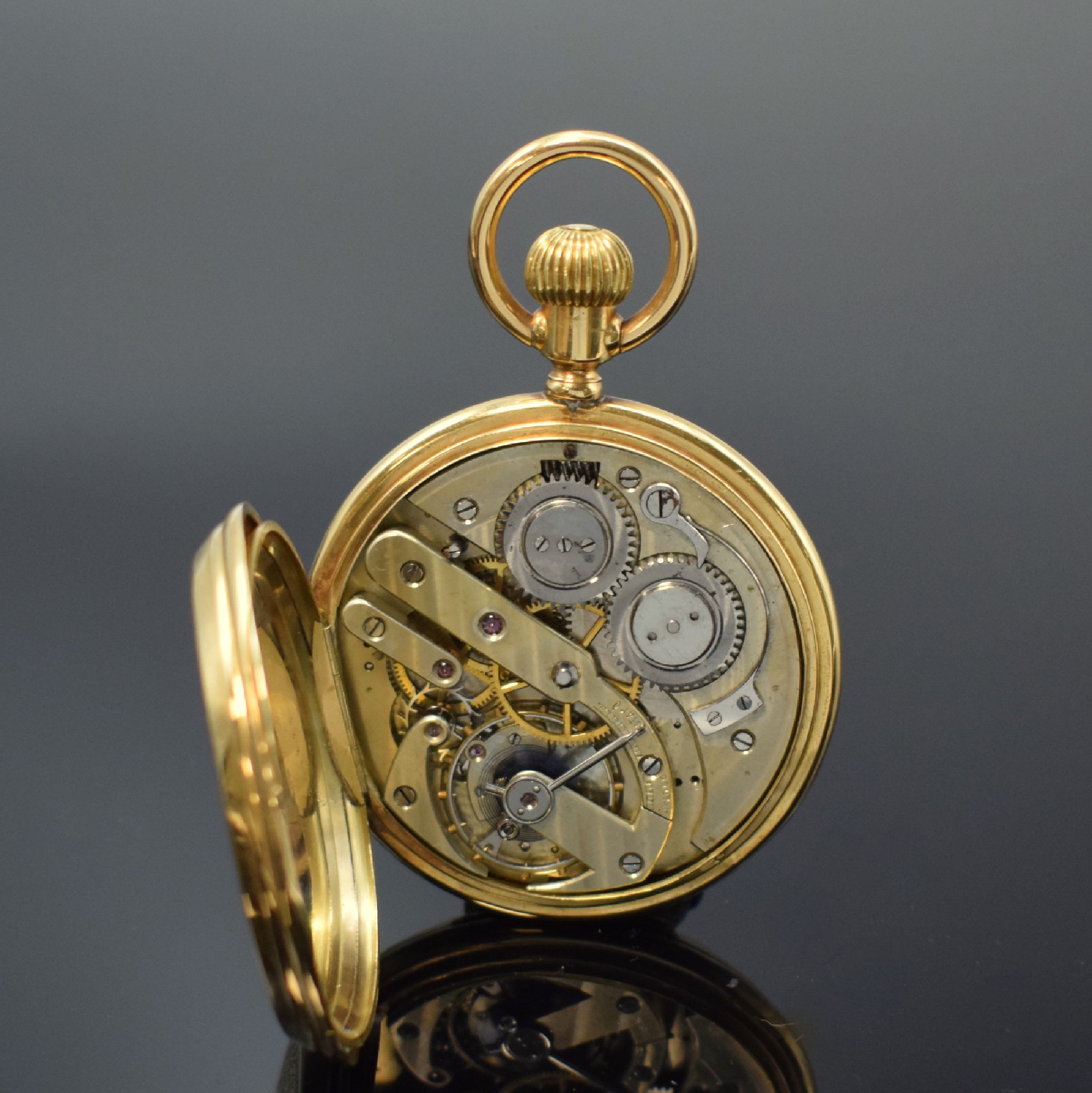 Detail g: Herrensavonette in GG 750/000, Schweiz um 1910, 3-Deckel Goldgeh. dell., grav. Sprung- u. Rückdeckel, Emailzifferbl. riss., röm. Zahlen, gold. ...
