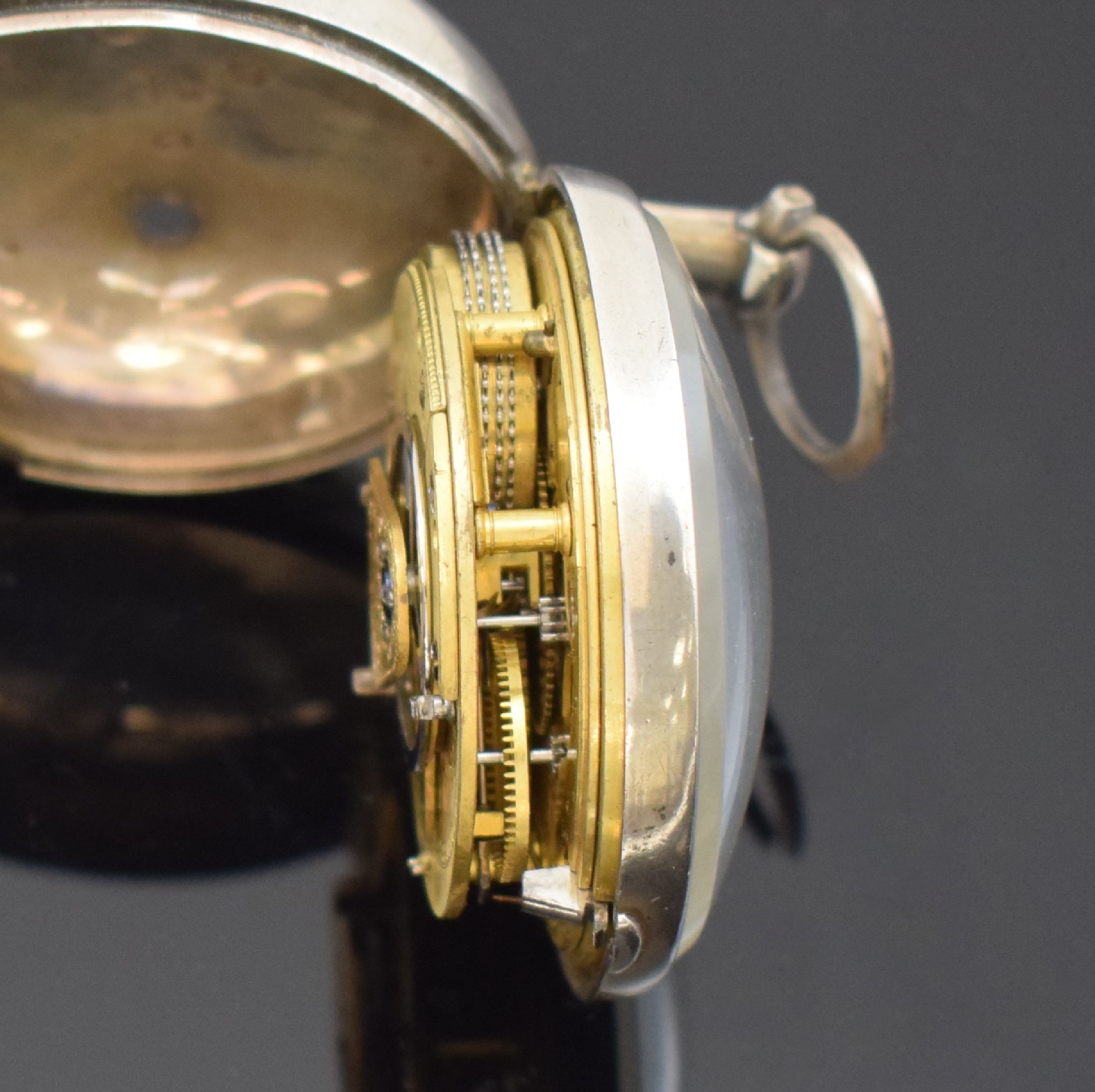 Detail m: D.D. NEVEREN, POLTI FRERES und JOHN SMITH 3 Spindeltaschenuhren, England/Frankreich um 1800-1830, 1) D.D. Neveren, Silbergeh. dell., grav. Übergeh. ...