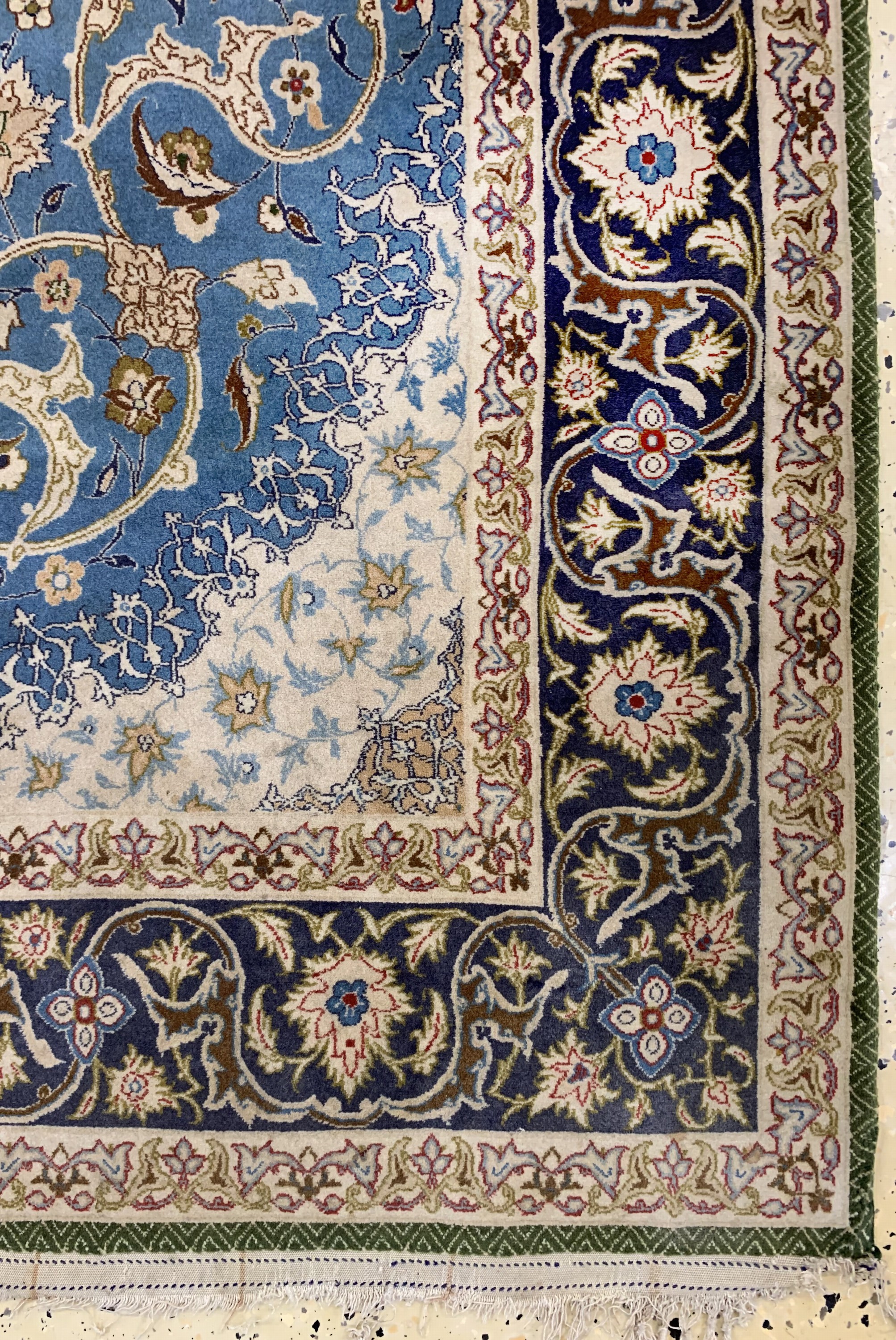 Detail a: Esfahan fein, Persien, um 1960, Korkwolle auf Seide, ca. 170 x 106 cm, ca. 1,0 Mio. Kn/qm, stark verschmutzt, EHZ: 2-3