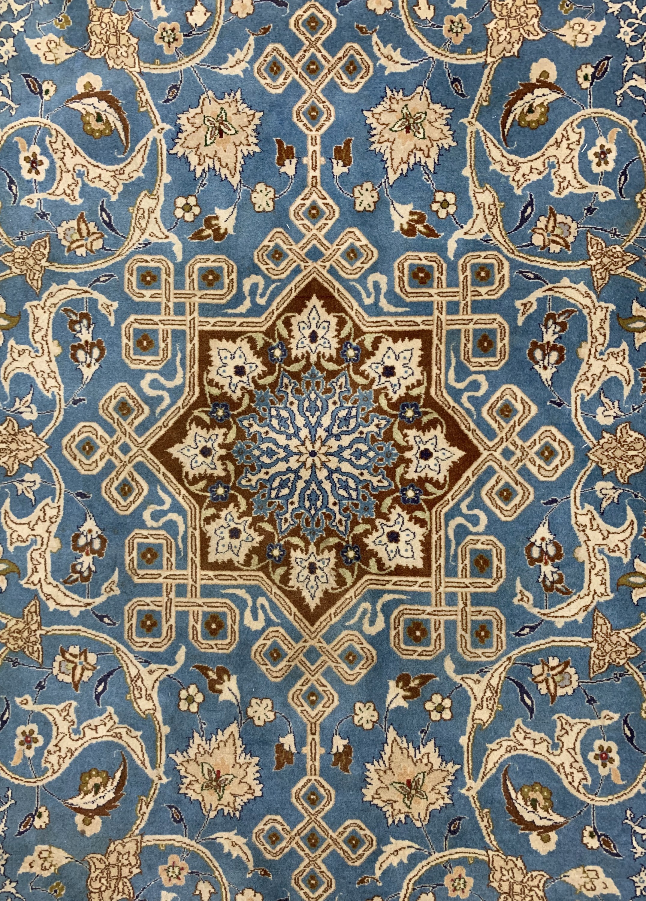 Detail b: Esfahan fein, Persien, um 1960, Korkwolle auf Seide, ca. 170 x 106 cm, ca. 1,0 Mio. Kn/qm, stark verschmutzt, EHZ: 2-3