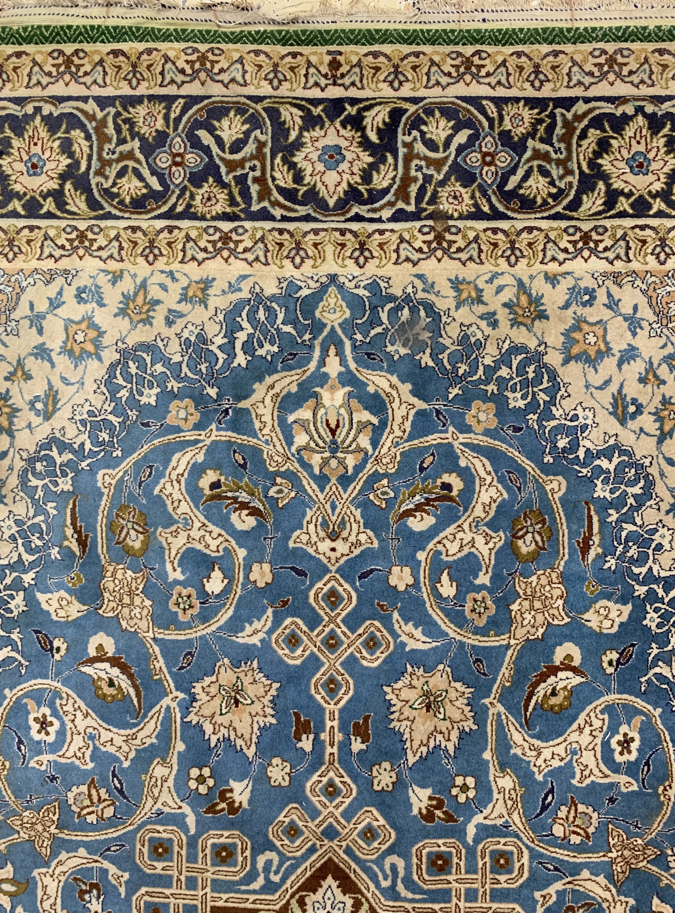 Detail c: Esfahan fein, Persien, um 1960, Korkwolle auf Seide, ca. 170 x 106 cm, ca. 1,0 Mio. Kn/qm, stark verschmutzt, EHZ: 2-3