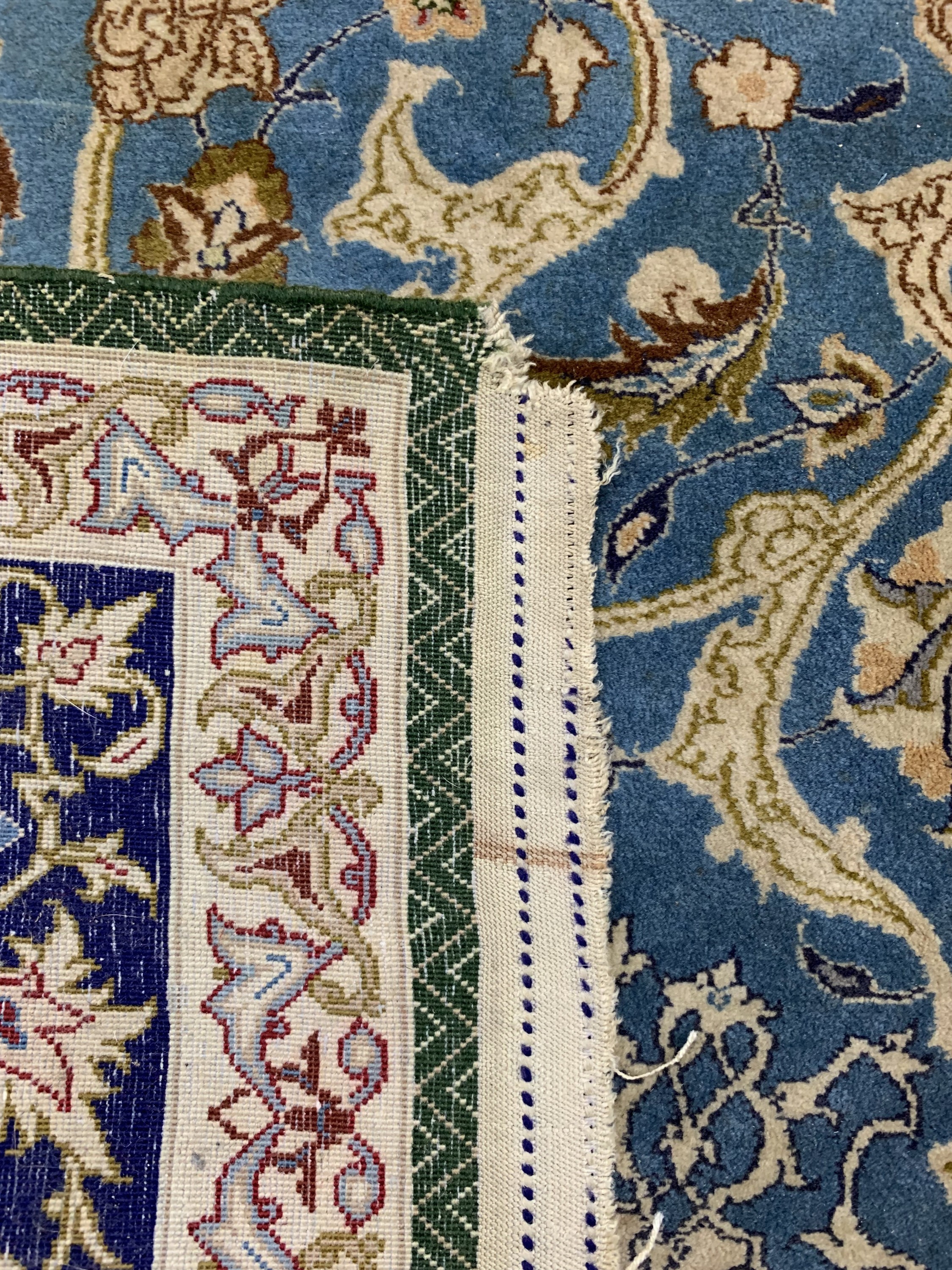 Detail e: Esfahan fein, Persien, um 1960, Korkwolle auf Seide, ca. 170 x 106 cm, ca. 1,0 Mio. Kn/qm, stark verschmutzt, EHZ: 2-3