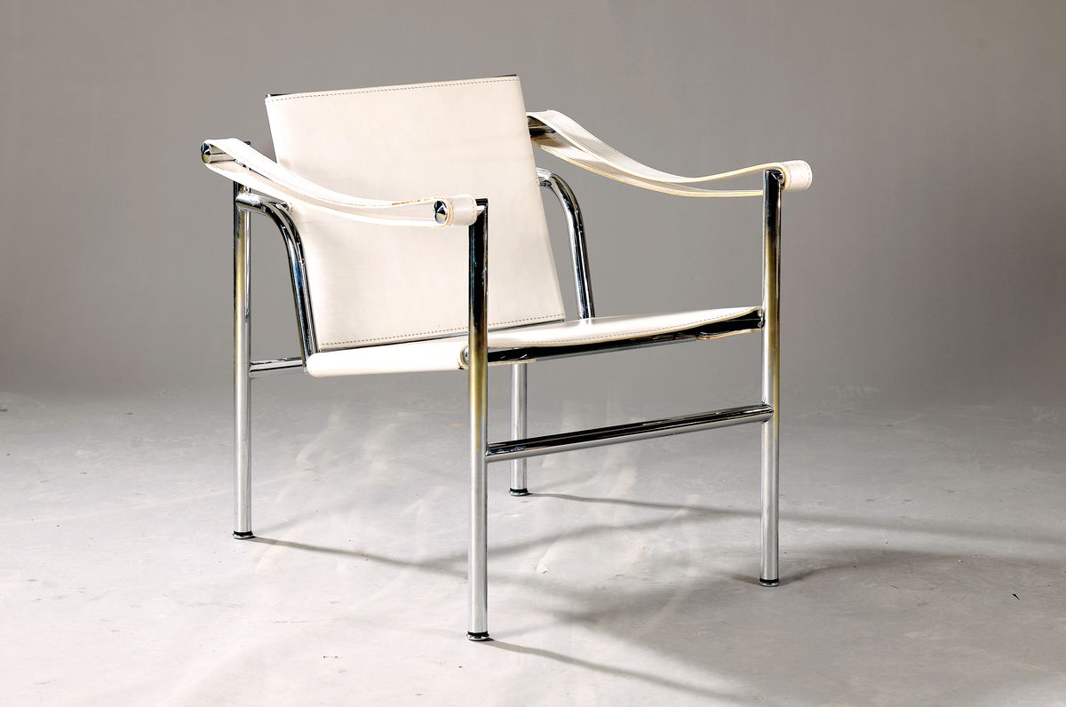 Armlehnsessel LC 1, Cassina, Italien, Entw. Le Corbusier & Pierre Jeannerett, verchromtes Stahlrohrgestell, weißes Leder mit Federbespannung, ...
