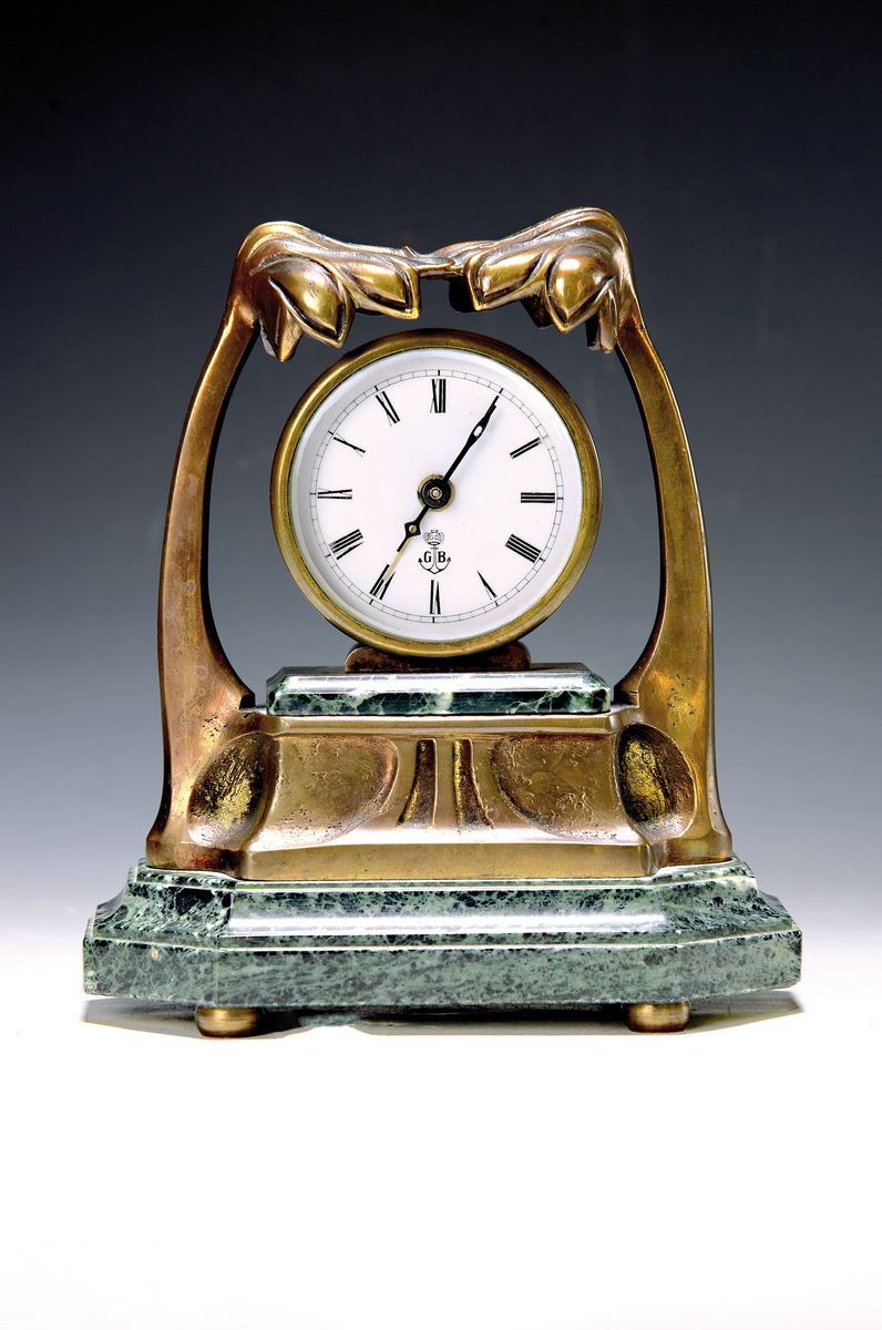Jugendstilwecker mit Musikspielwerk, grün geäderter Marmorsockel, Bronzeapplikation, facettierte Glasabdeckung, Papierzifferblatt bez.: G.B., ...
