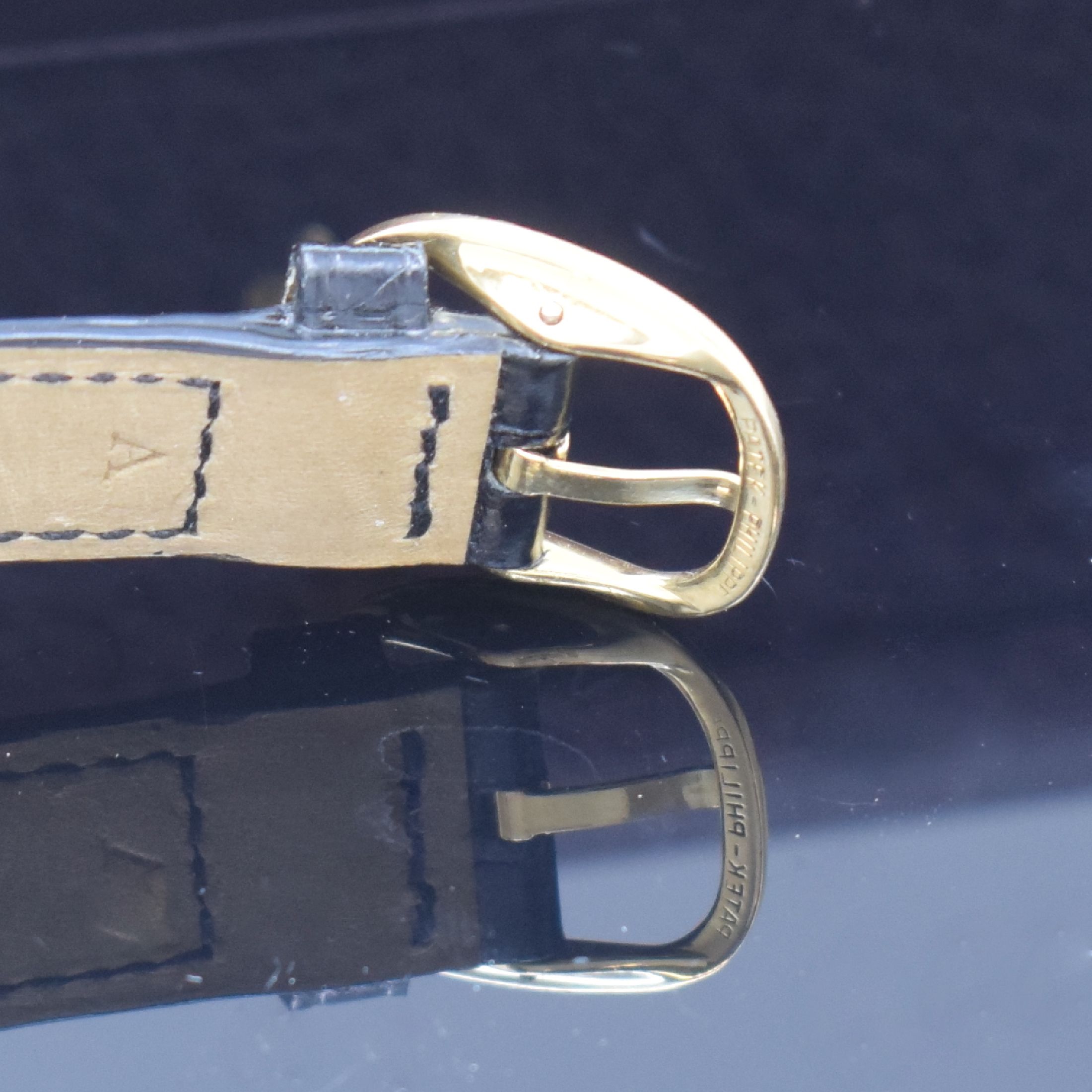 Detail d: PATEK PHILIPPE Ellipse d´Or Armbanduhr in GG 750/000 Referenz 3548, Schweiz um 1985, Handaufzug, ovales, 3-tlg. Geh., Boden und Glasrand aufgedr., ...