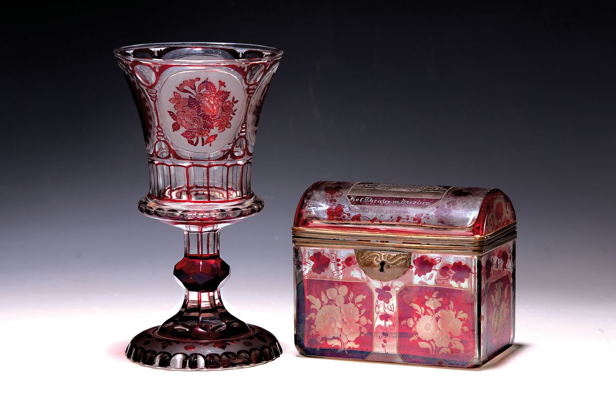 Pokal u. Deckelschatulle, Böhmen, 19./20.Jh., 1. Deckeltruhe mit Ansicht von Dresden, geschliffener Dekor, Metallmontur, ohne Schlüssel, ca. 10.5 x ...
