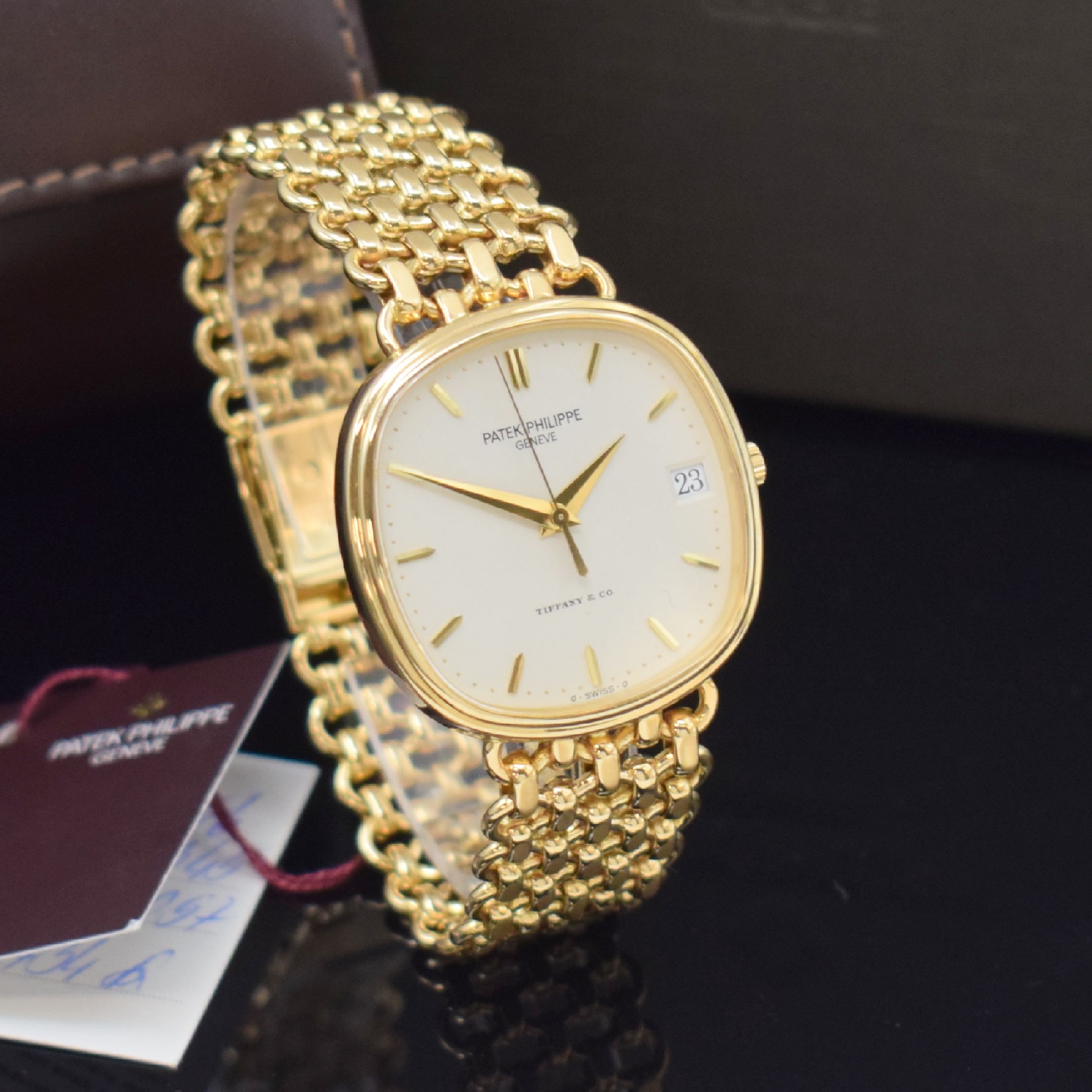 Detail d: PATEK PHILIPPE hochfeine Herrenarmbanduhr in GG 750/000 Referenz 3734/1, Automatik, Schweiz um 1985, Ovalgeh., Boden aufgedr., orig. Gliederband, ...