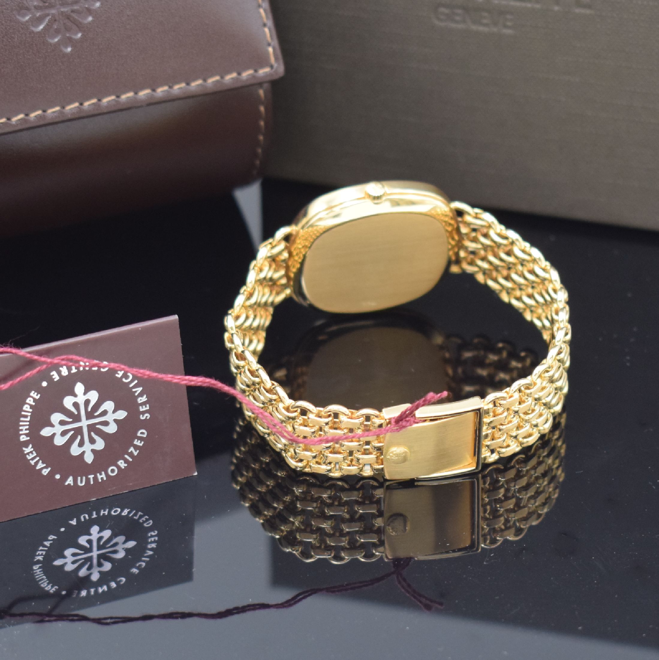 Detail e: PATEK PHILIPPE hochfeine Herrenarmbanduhr in GG 750/000 Referenz 3734/1, Automatik, Schweiz um 1985, Ovalgeh., Boden aufgedr., orig. Gliederband, ...