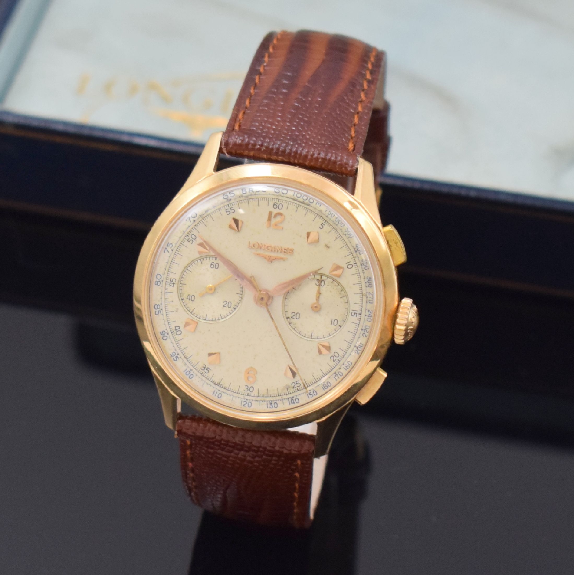 Detail a: LONGINES 30CH großer Flyback- Schaltradchronograph in RoseG 750/000 Referenz 5967, Handaufzug, Schweiz um 1957, 3-teil. Geh., Boden und Glasrand ...