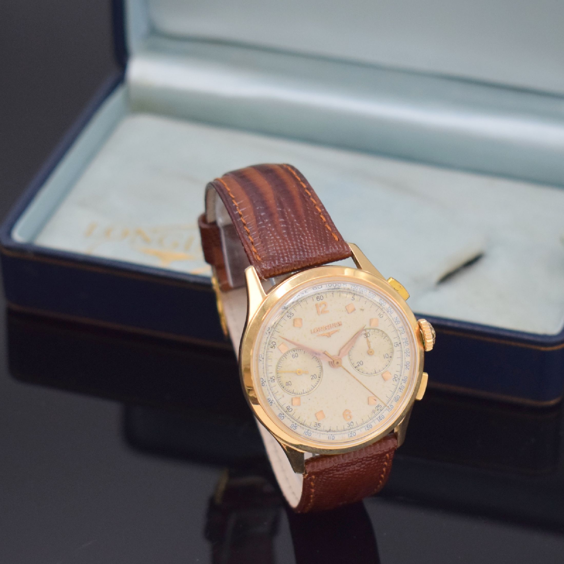 Detail b: LONGINES 30CH großer Flyback- Schaltradchronograph in RoseG 750/000 Referenz 5967, Handaufzug, Schweiz um 1957, 3-teil. Geh., Boden und Glasrand ...