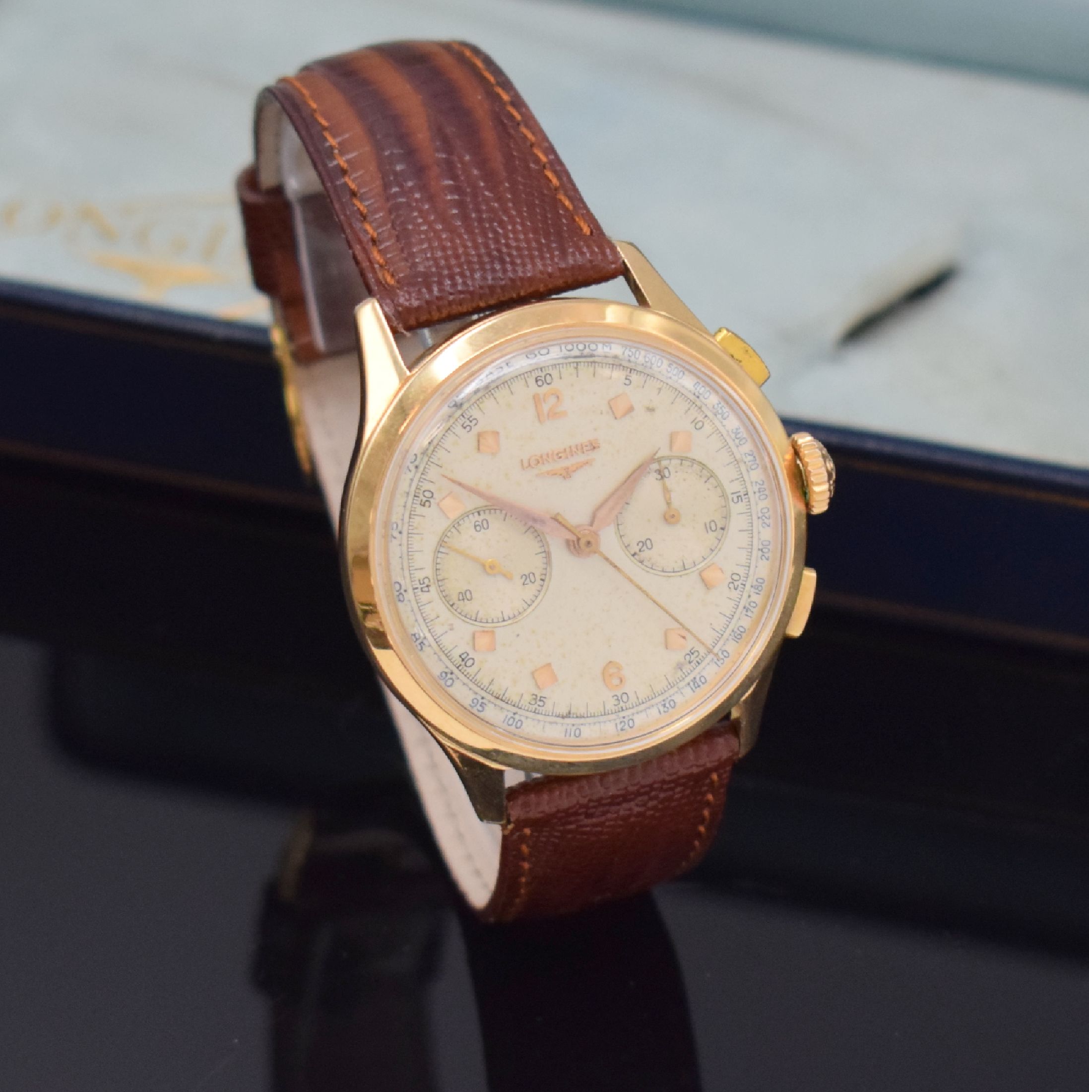 Detail c: LONGINES 30CH großer Flyback- Schaltradchronograph in RoseG 750/000 Referenz 5967, Handaufzug, Schweiz um 1957, 3-teil. Geh., Boden und Glasrand ...