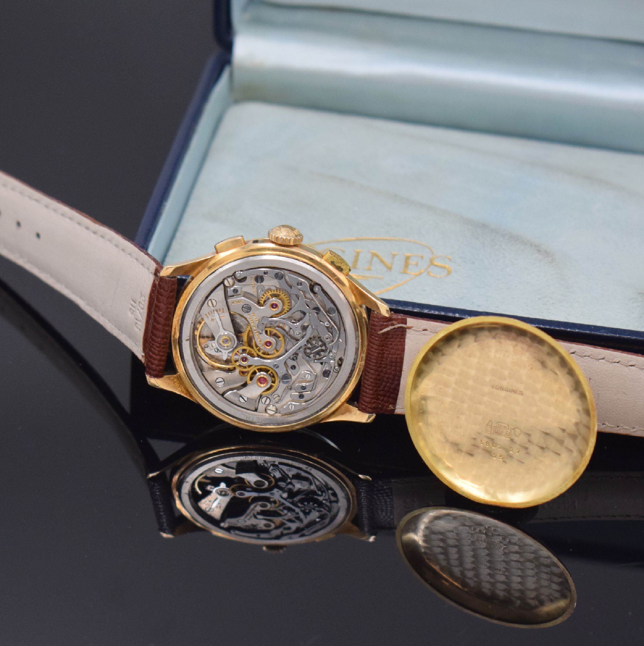 Detail d: LONGINES 30CH großer Flyback- Schaltradchronograph in RoseG 750/000 Referenz 5967, Handaufzug, Schweiz um 1957, 3-teil. Geh., Boden und Glasrand ...