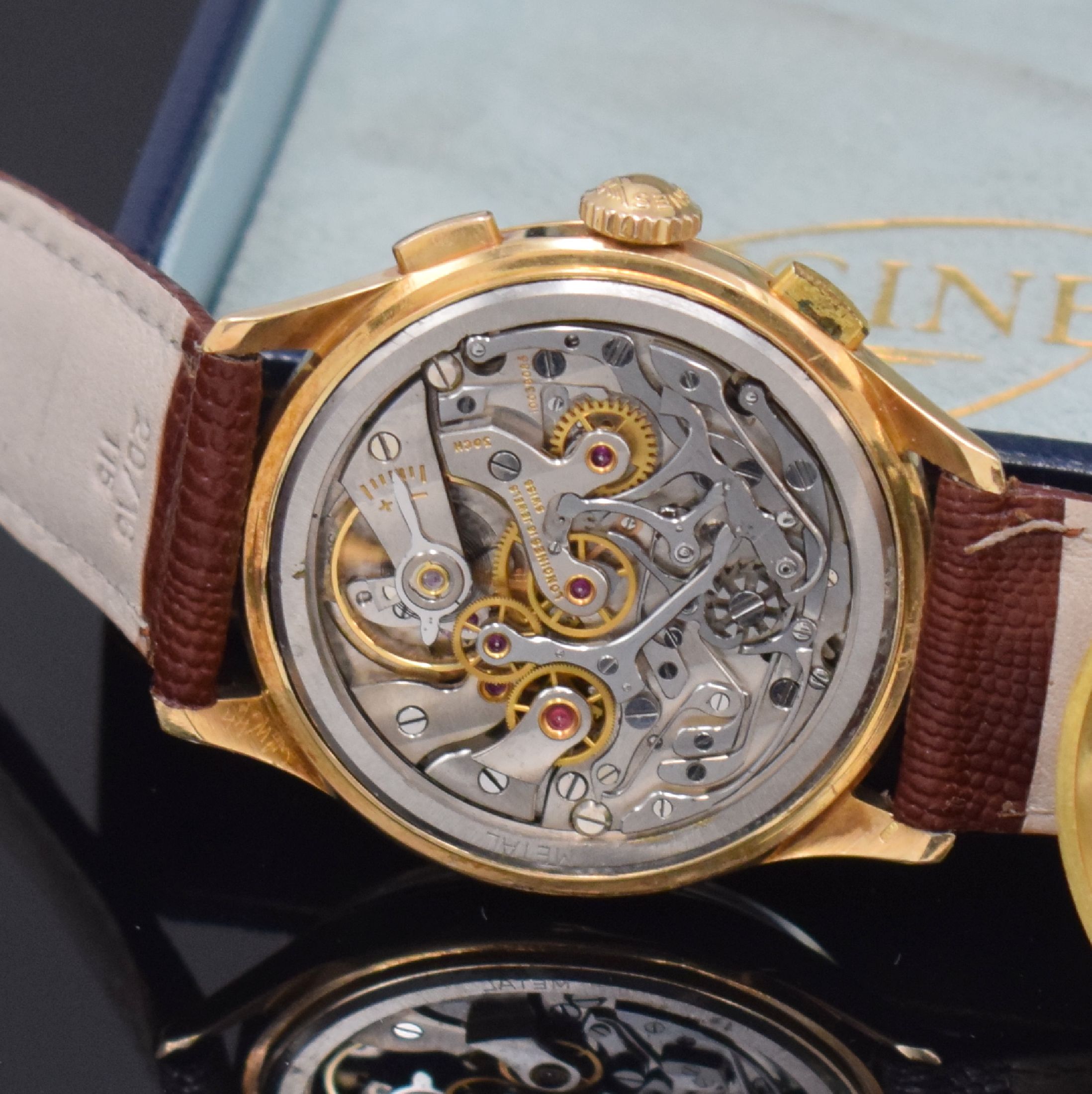 Detail e: LONGINES 30CH großer Flyback- Schaltradchronograph in RoseG 750/000 Referenz 5967, Handaufzug, Schweiz um 1957, 3-teil. Geh., Boden und Glasrand ...