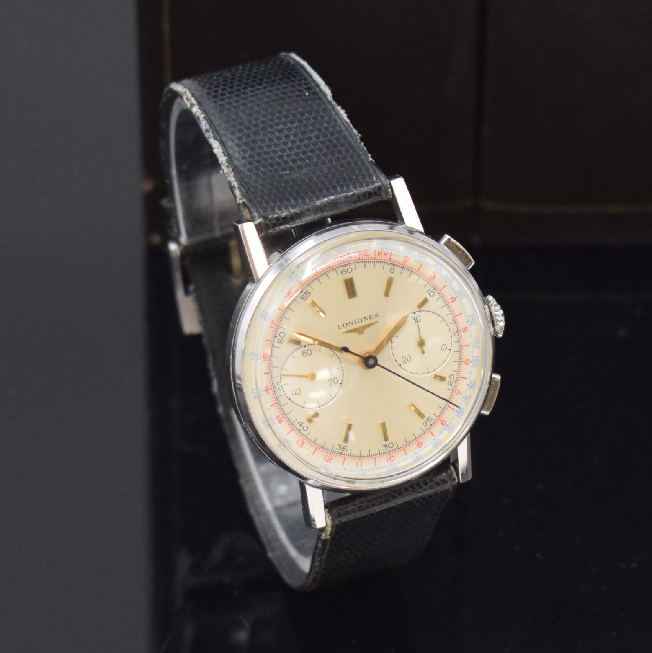 Detail c: LONGINES Flyback-Schaltradchronograph Referenz 7412, Handaufzug, Schweiz um 1966, 3-teil. Edelstahlgeh., Boden und Glasrand aufgedr., orig. Lederband ...