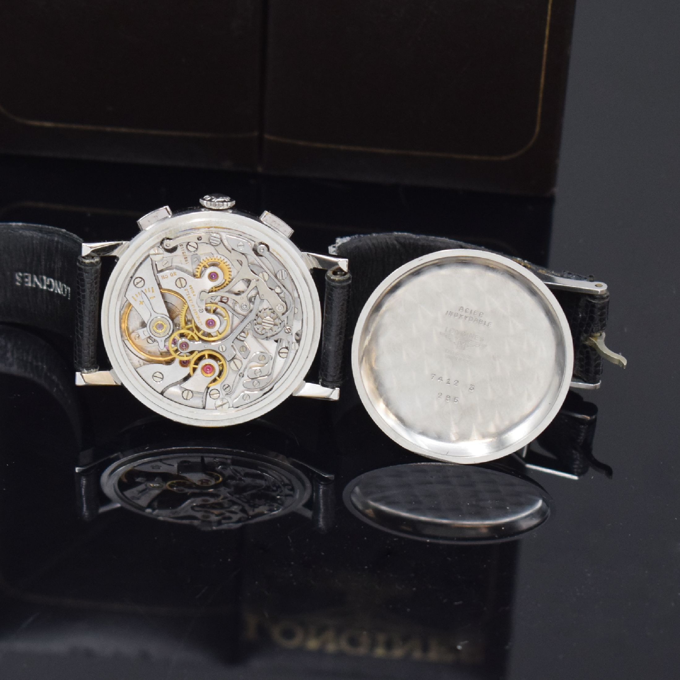 Detail d: LONGINES Flyback-Schaltradchronograph Referenz 7412, Handaufzug, Schweiz um 1966, 3-teil. Edelstahlgeh., Boden und Glasrand aufgedr., orig. Lederband ...