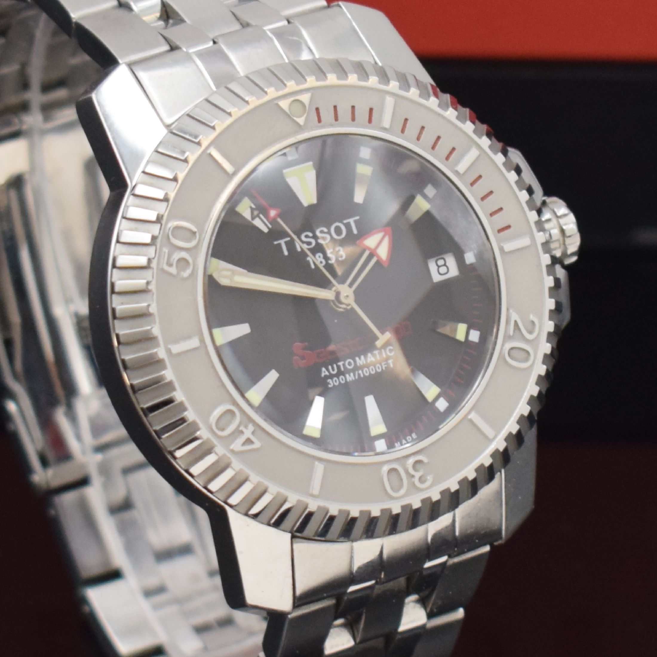 Detail c: TISSOT Seastar 1000 Herrenarmbanduhr in Stahl Referenz A464/564, Schweiz um 2007, Automatik, beids. vergl. Geh., Boden 6-fach verschr., Krone ...