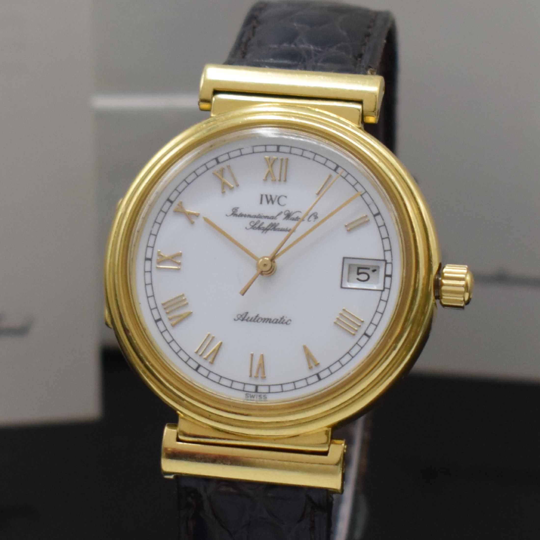 Detail a: IWC Da Vinci Herrenarmbanduhr Referenz 1850 in GG 750/000, Schweiz verk. lt. beil. Pap. 1991, Automatik, aufklappbarer Scharnierboden, Lederband m. ...