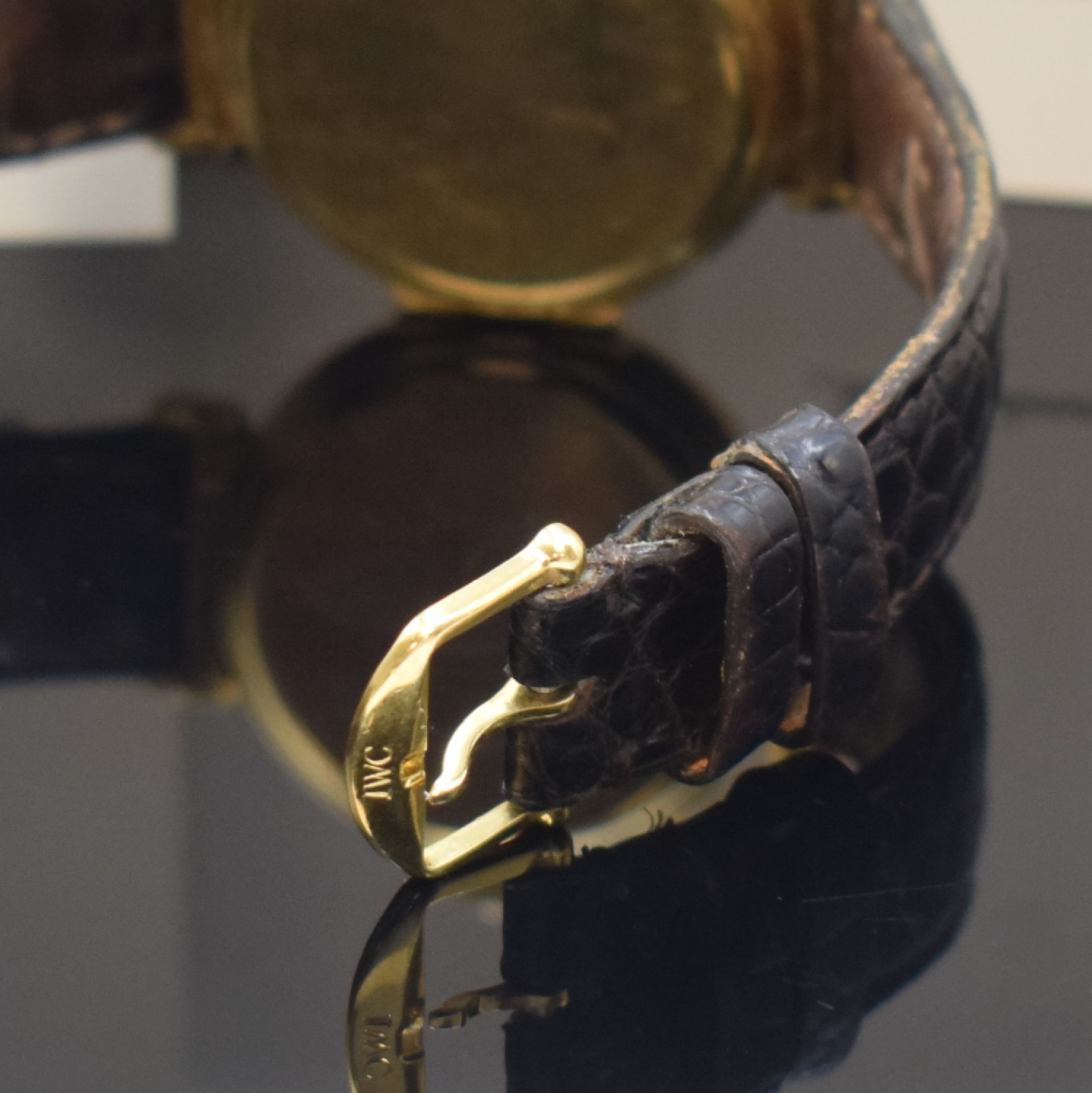 Detail b: IWC Da Vinci Herrenarmbanduhr Referenz 1850 in GG 750/000, Schweiz verk. lt. beil. Pap. 1991, Automatik, aufklappbarer Scharnierboden, Lederband m. ...