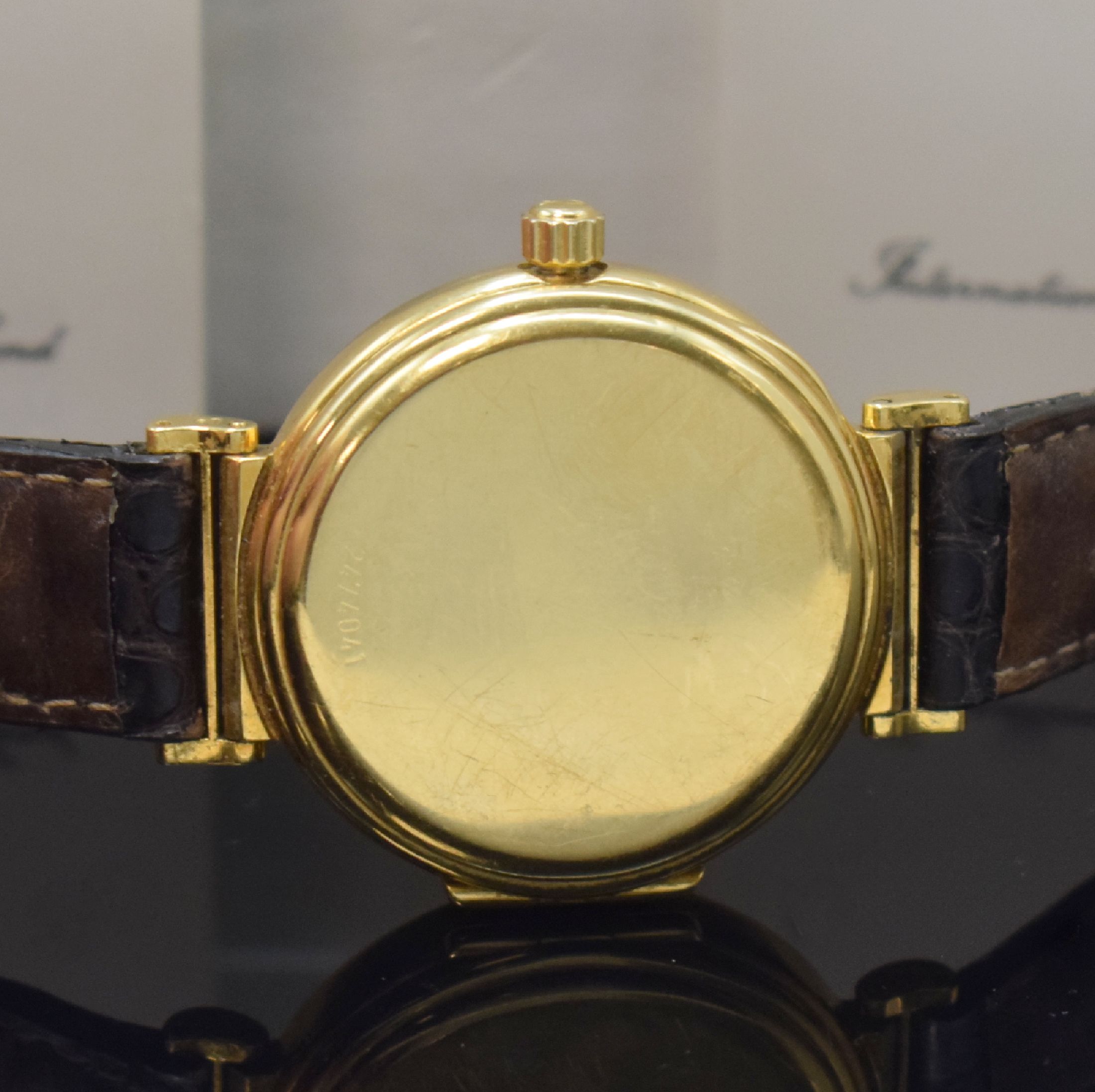 Detail d: IWC Da Vinci Herrenarmbanduhr Referenz 1850 in GG 750/000, Schweiz verk. lt. beil. Pap. 1991, Automatik, aufklappbarer Scharnierboden, Lederband m. ...
